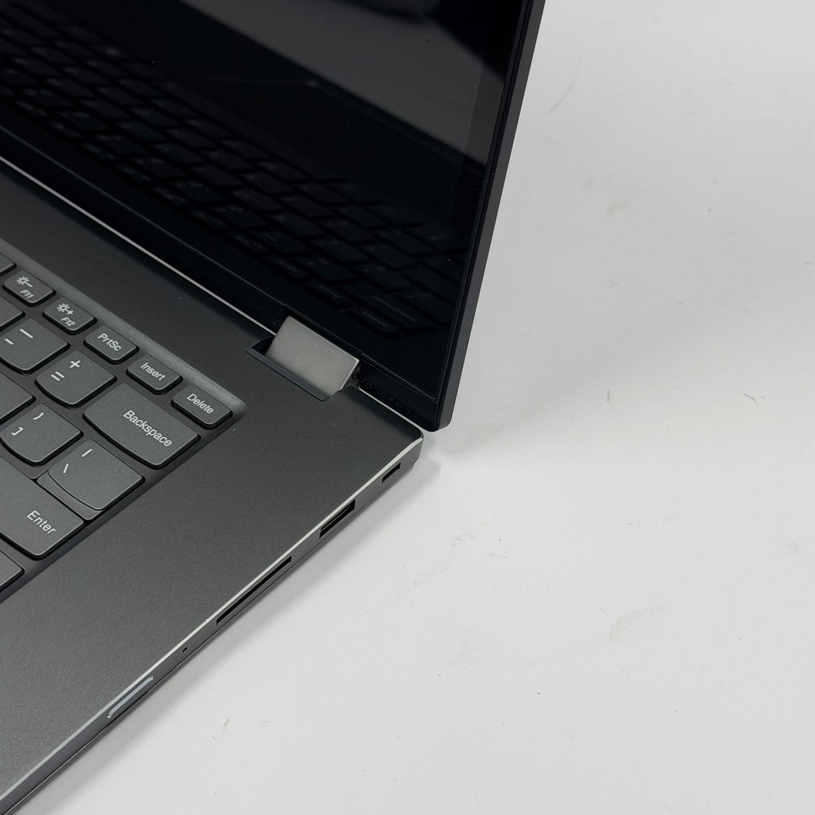 Lenovo IdeaPad Flex 5-1570 15.6″ i7-8550U 1.8GHz 16GB RAM 512GB SSD GeForce 940M