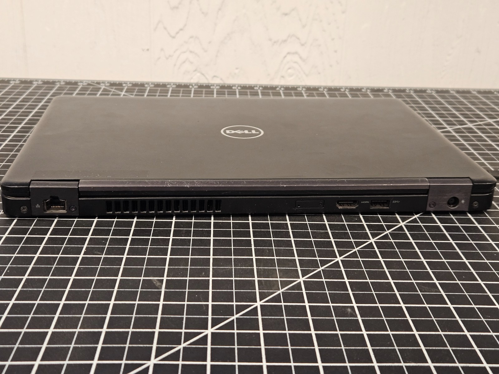 Dell Latitude 5480 14″ Core i5-7200U 2.5 GHz 8 GB DDR4 RAM No SSD No OS No AC