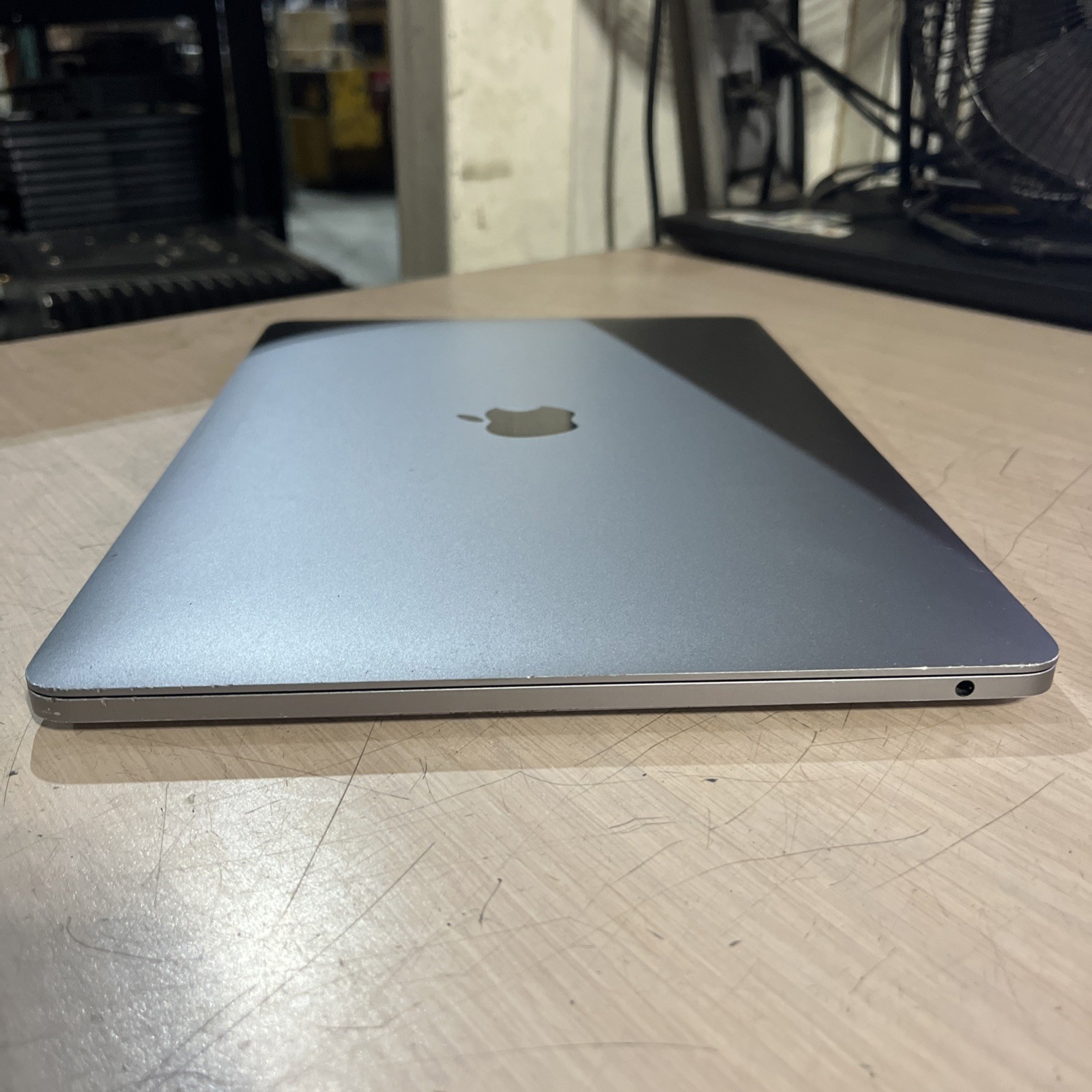 APPLE MACBOOK PRO 13″ MID-2017 CORE I5-7360U 2.3GHZ 8GB RAM NO HD *