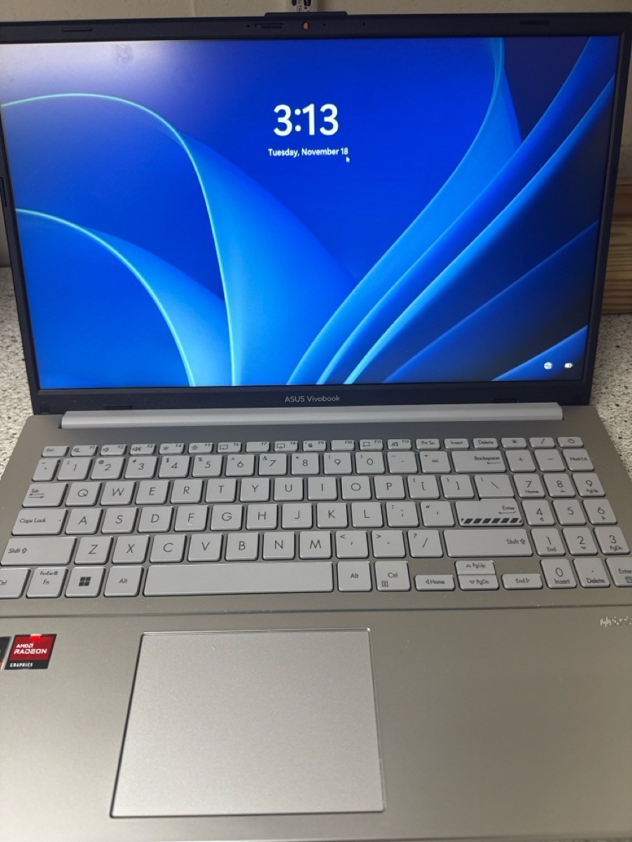 ASUS Vivobook Go 15.6” FHD Slim Laptop, AMD Ryzen 3 7320U 8GB Ram 47 (E14002362)