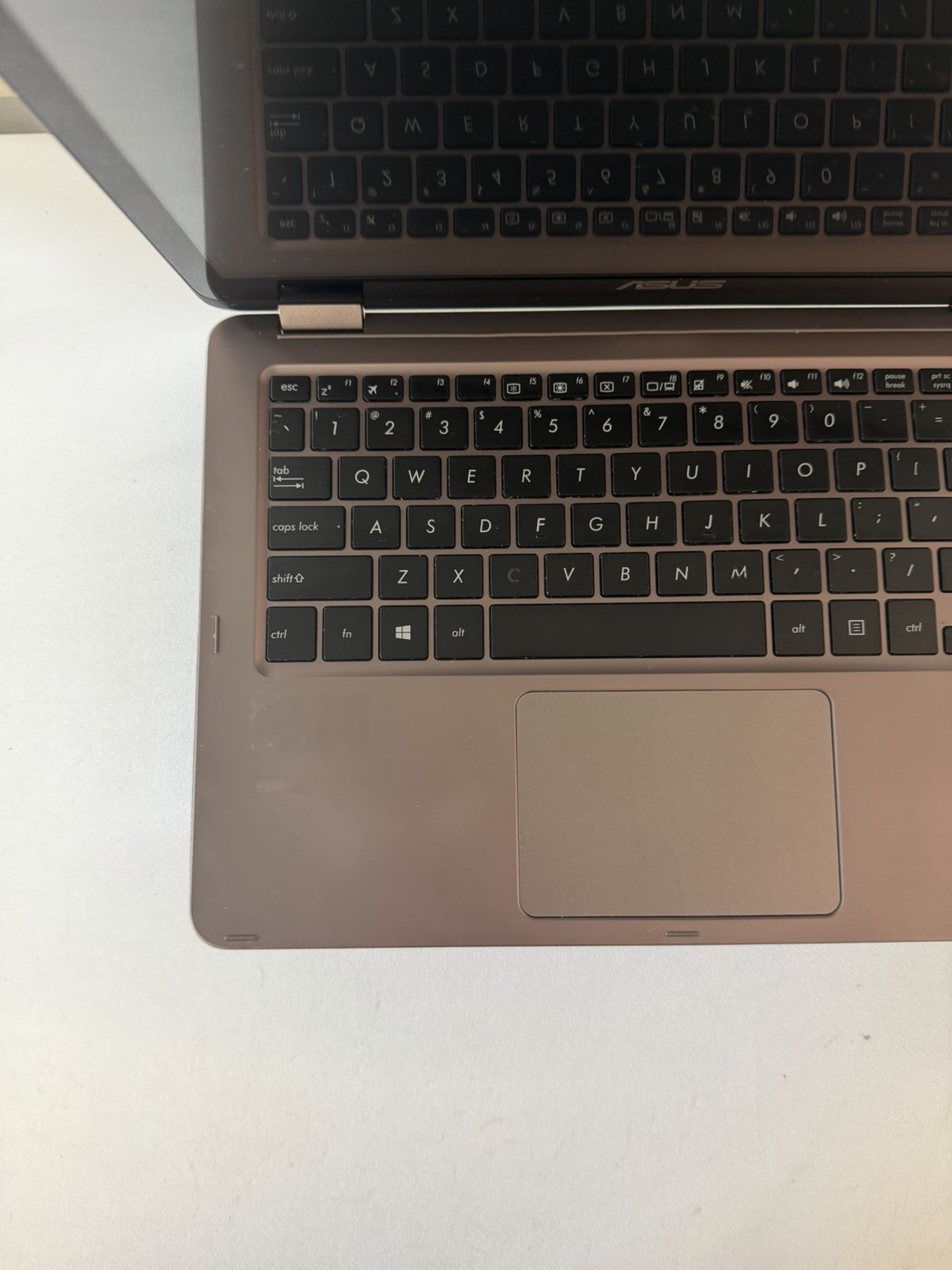 Asus UX36OC Laptop – Good Screen – Intel m3-6Y30 – RAM 8 GB – Read Des