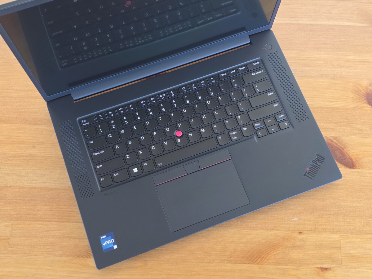 Lenovo ThinkPad P1 Gen 6 i7-13800H 16″ 3840×2400 4K OLED NVIDIA RTX 2000 Ada PS