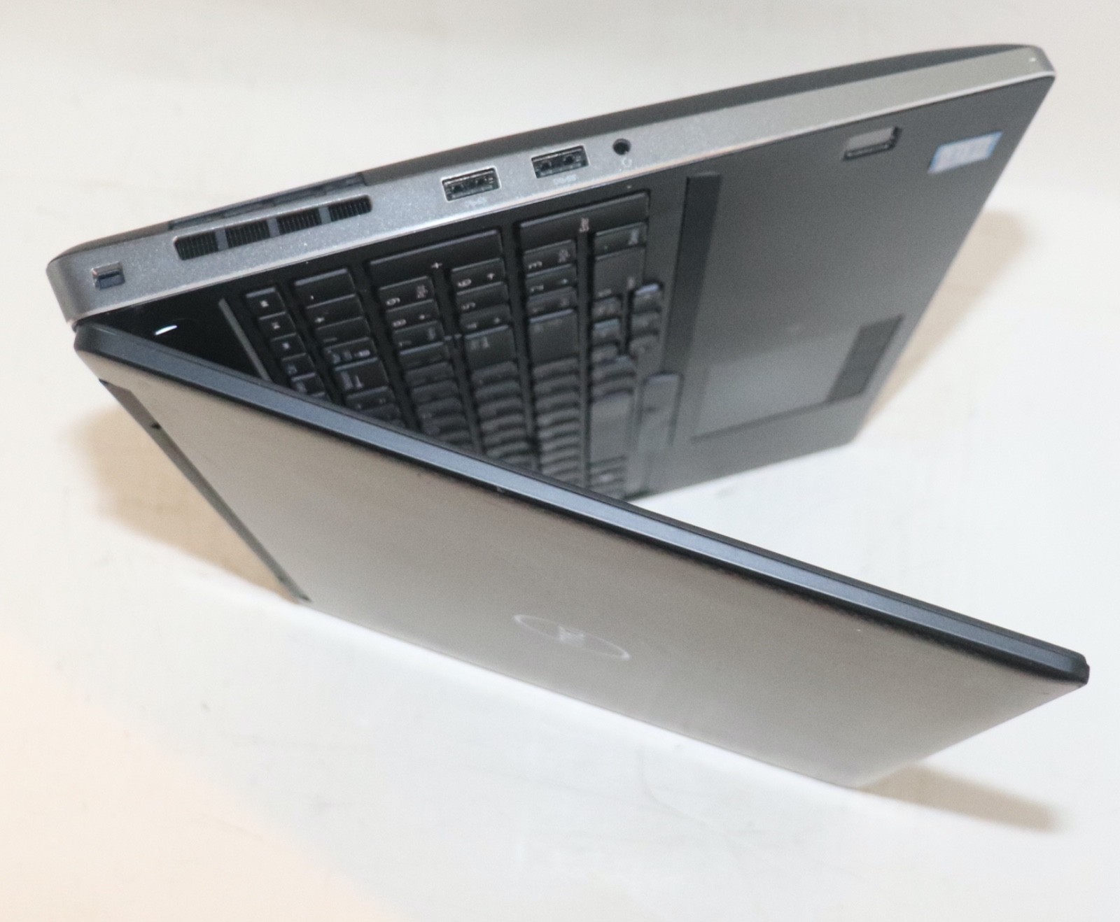 Dell Precision 7530 Intel core i7 @2.60GHz|32GBRAM|512GBSSD|WIN 11|Nvidia|Webcam