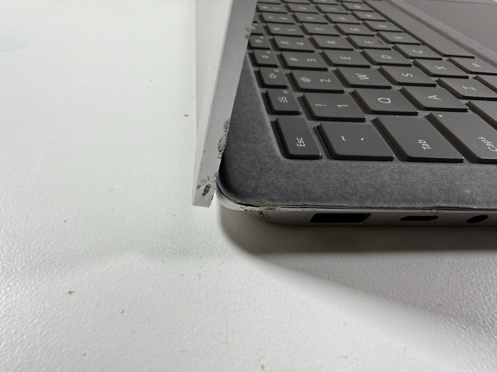 Microsoft Surface Laptop 5 13.5” 1950 Intel Core i7-1265U 16GB RAM 512GB NVME