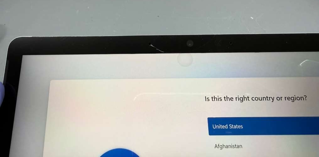 Microsoft Surface Go 3 1926 10.5″ i3-10100Y 4GB RAM 128GB SSD -READ DESC