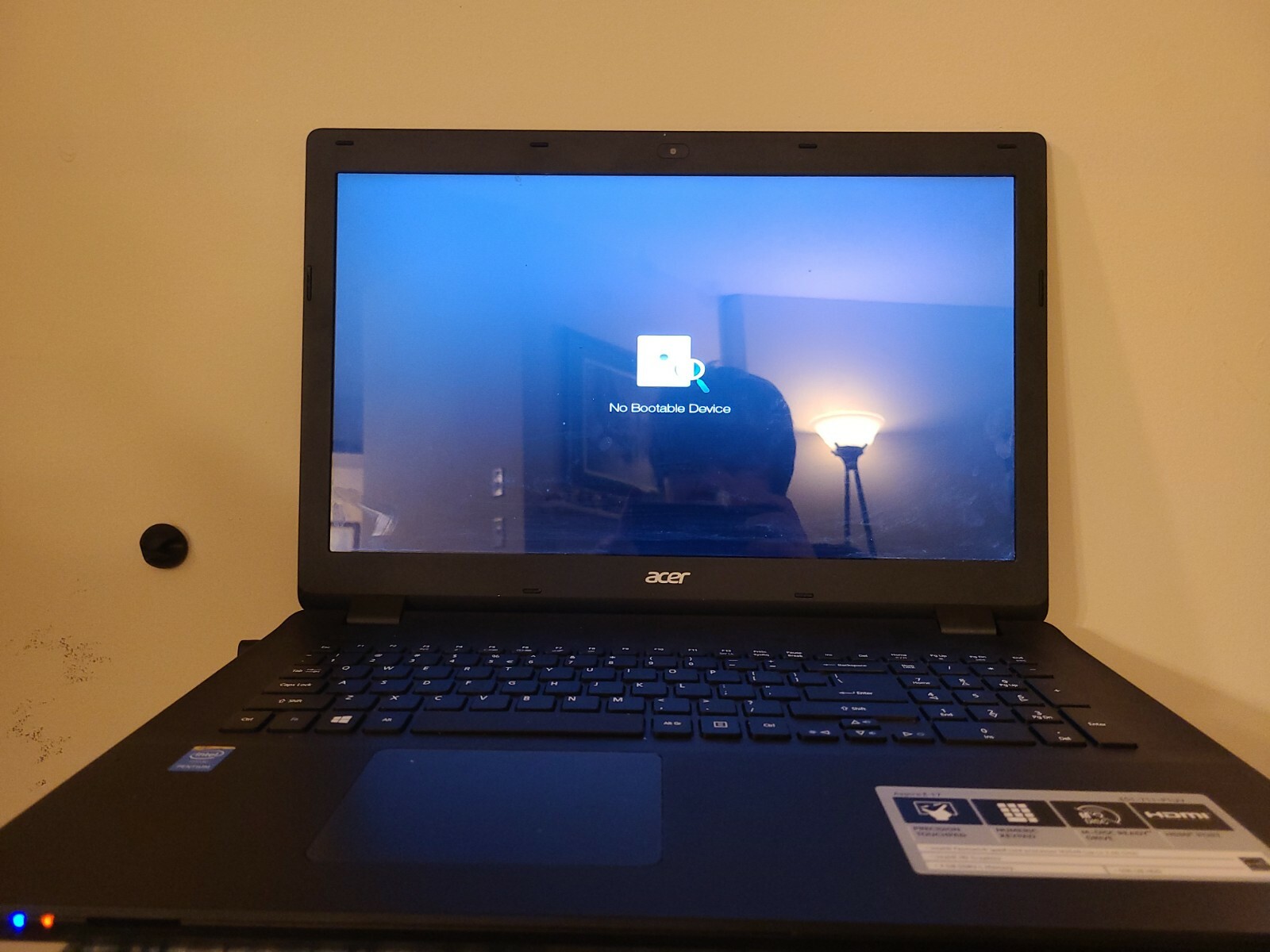 Acer Aspire ES1-111M-C37Q 12in. (32GB, Intel Celeron, 2.58GHz, 2GB) Notebook/La…