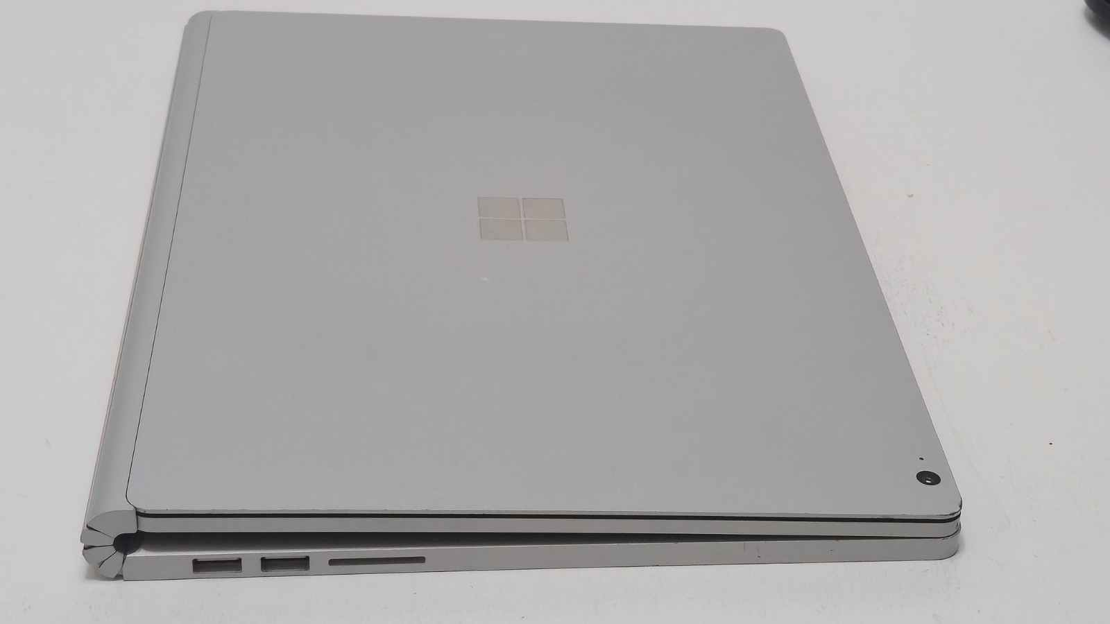 Surface Book 3 13.5″ (1900) Core i7-1065G7, 32GB RAM 512 GB SSD Nvidia GTX 1650