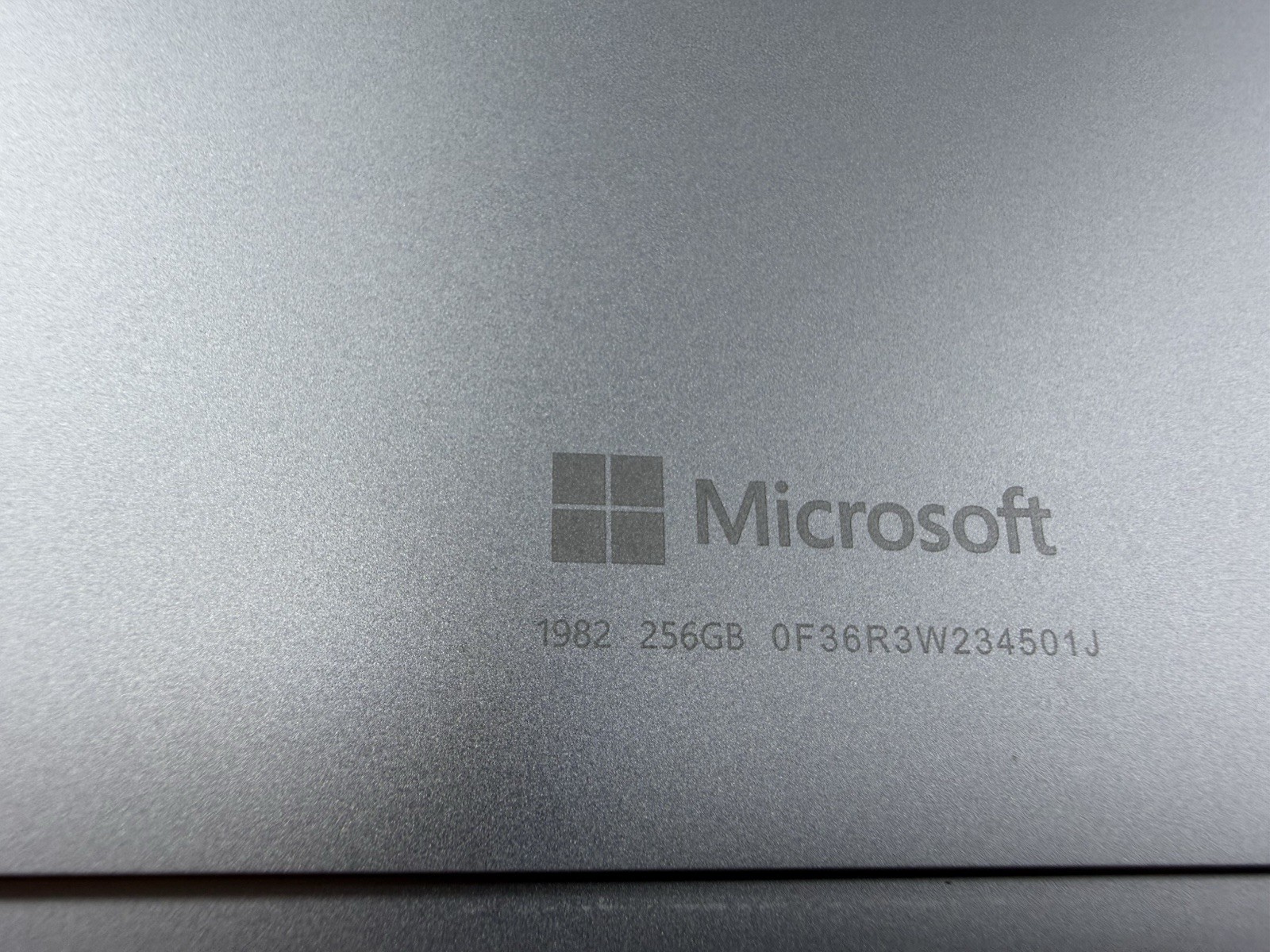 Microsoft Surface Pro 8 (1982) i5-1145G7 – 16GB RAM – 256GB 120Hz – Win 11 Pro