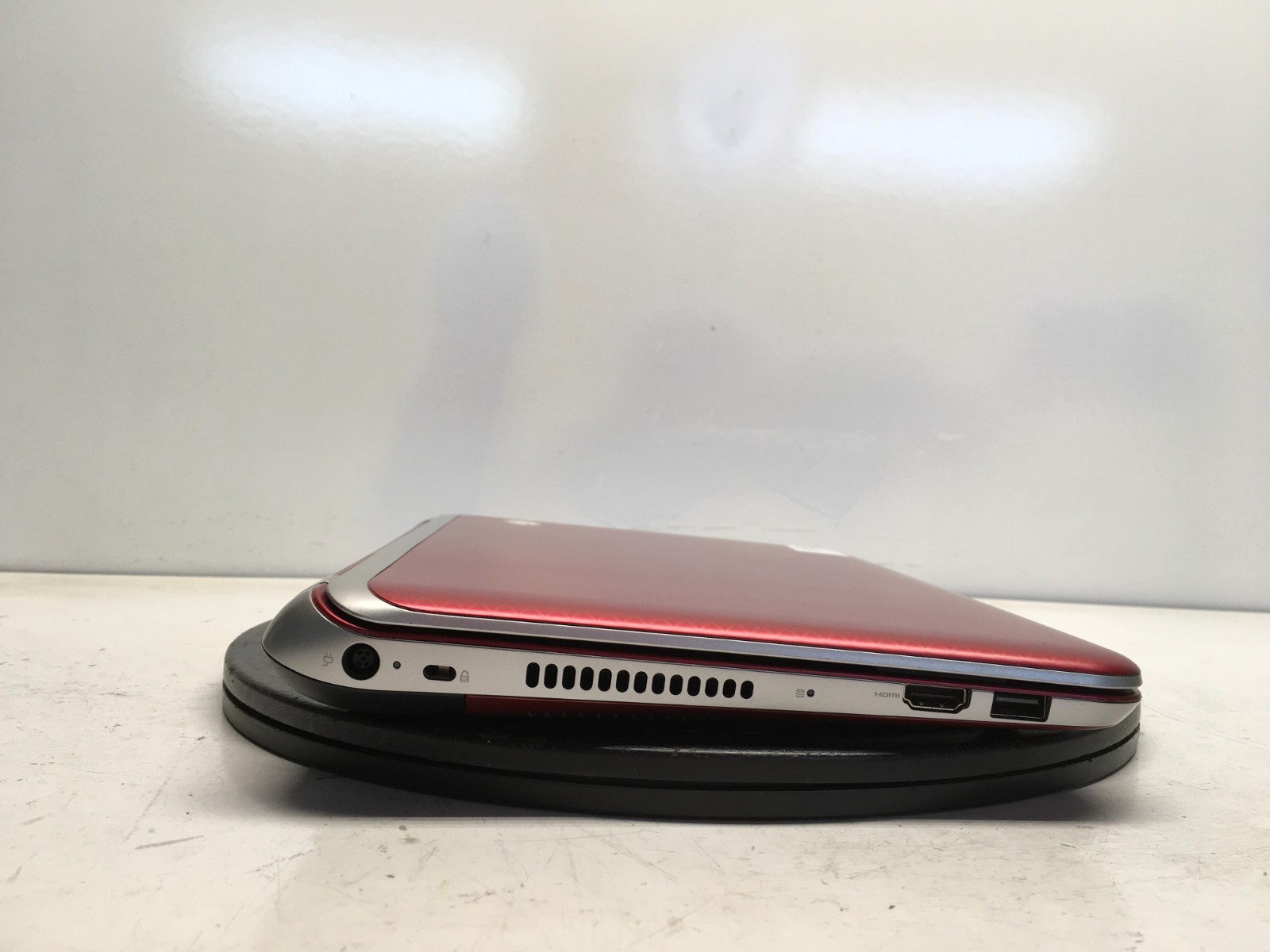 HP Pavilion DM1Z-4100 AMD E-300 1300MHz 2 GB NO HDD/Battery