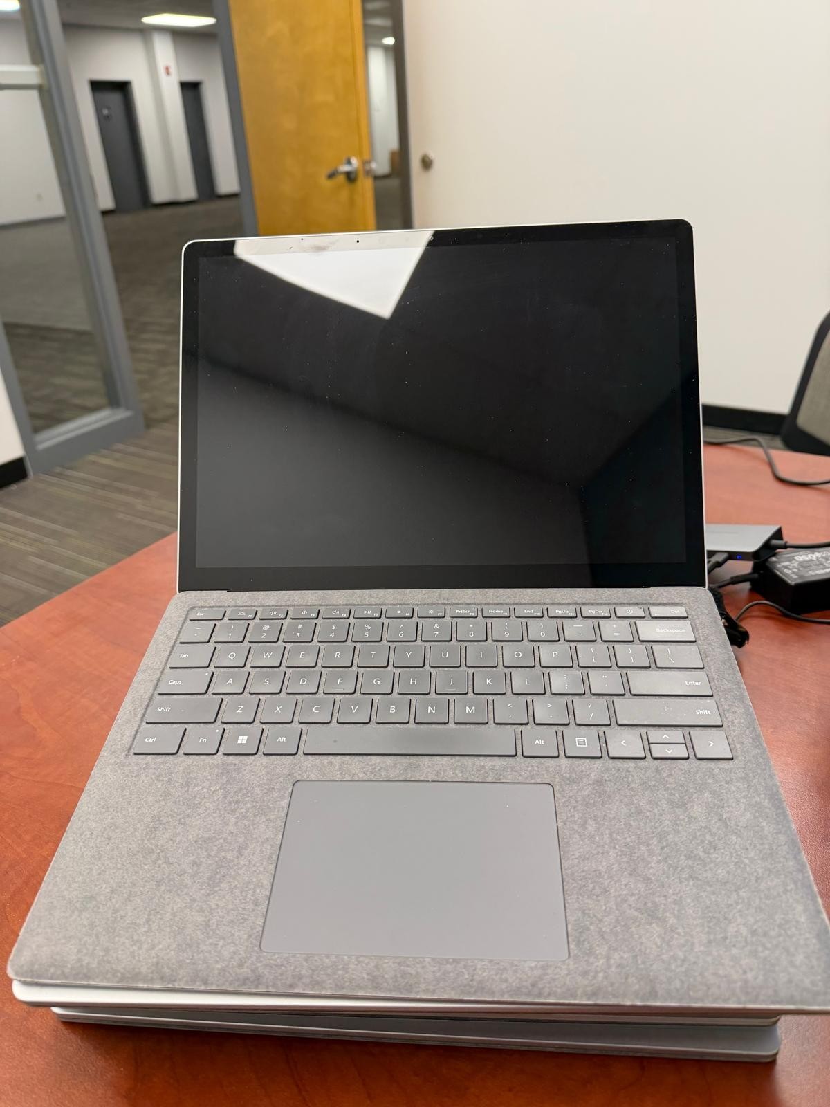 Microsoft Surface Laptop 4 13.5″ (512GB, Intel i7 11th, 16GB) Silver*Read*