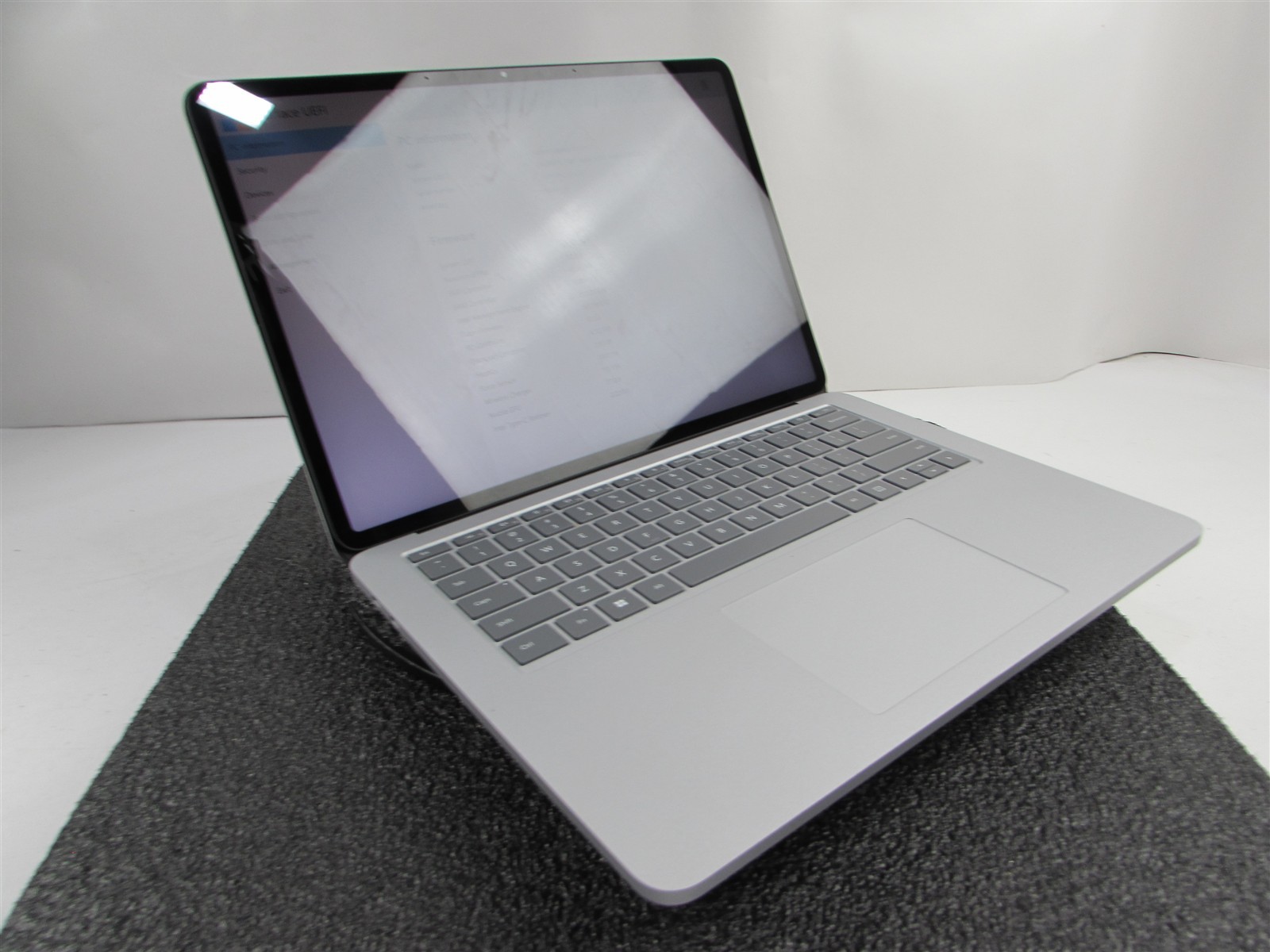Microsoft Surface Laptop Studio 1964 i7-11370H 1TB SSD 32GB RTX A2000 *No A/C*