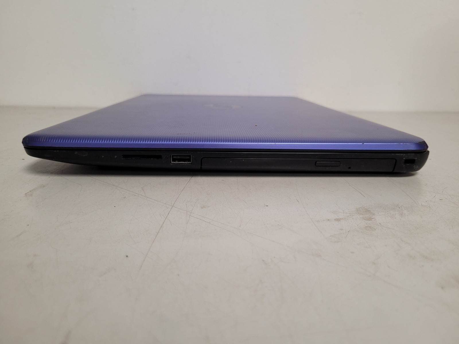 Hp notebook 17-y013cy Radeon A12 9700p 2500mhz 12gb ram 256gb charger*8CG6472F1D