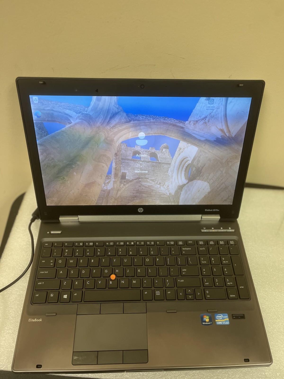 HP ELITEBOOK 8570W Core i7-3740QM 2.60 GHZ 16GB 256GB SSD 15.6″ LCD Win 11 Pro