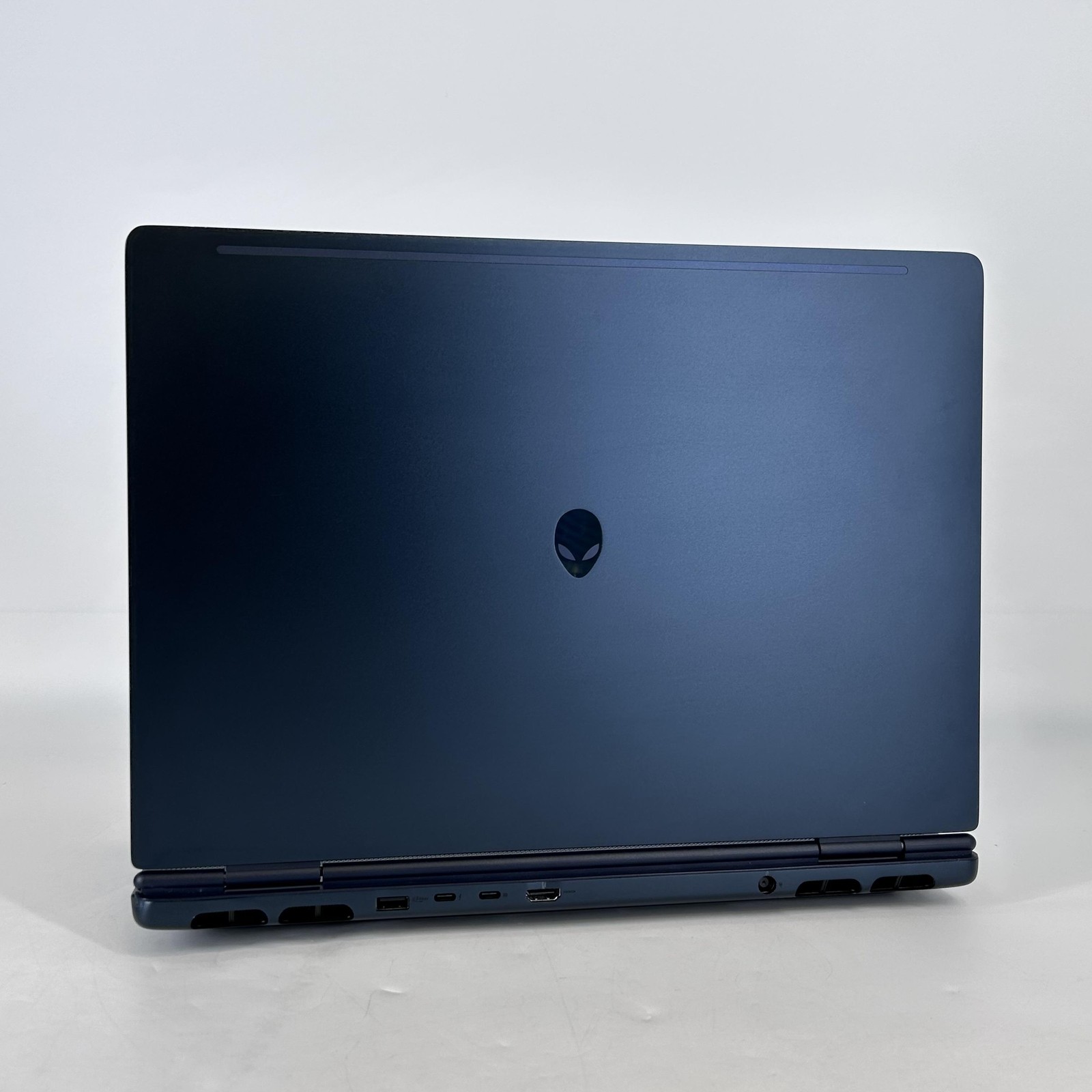 Dell Alienware 16X Aurora 240Hz QHD+ 2.7 GHz Ultra 9 275HX 32GB 2TB SSD RTX 5070
