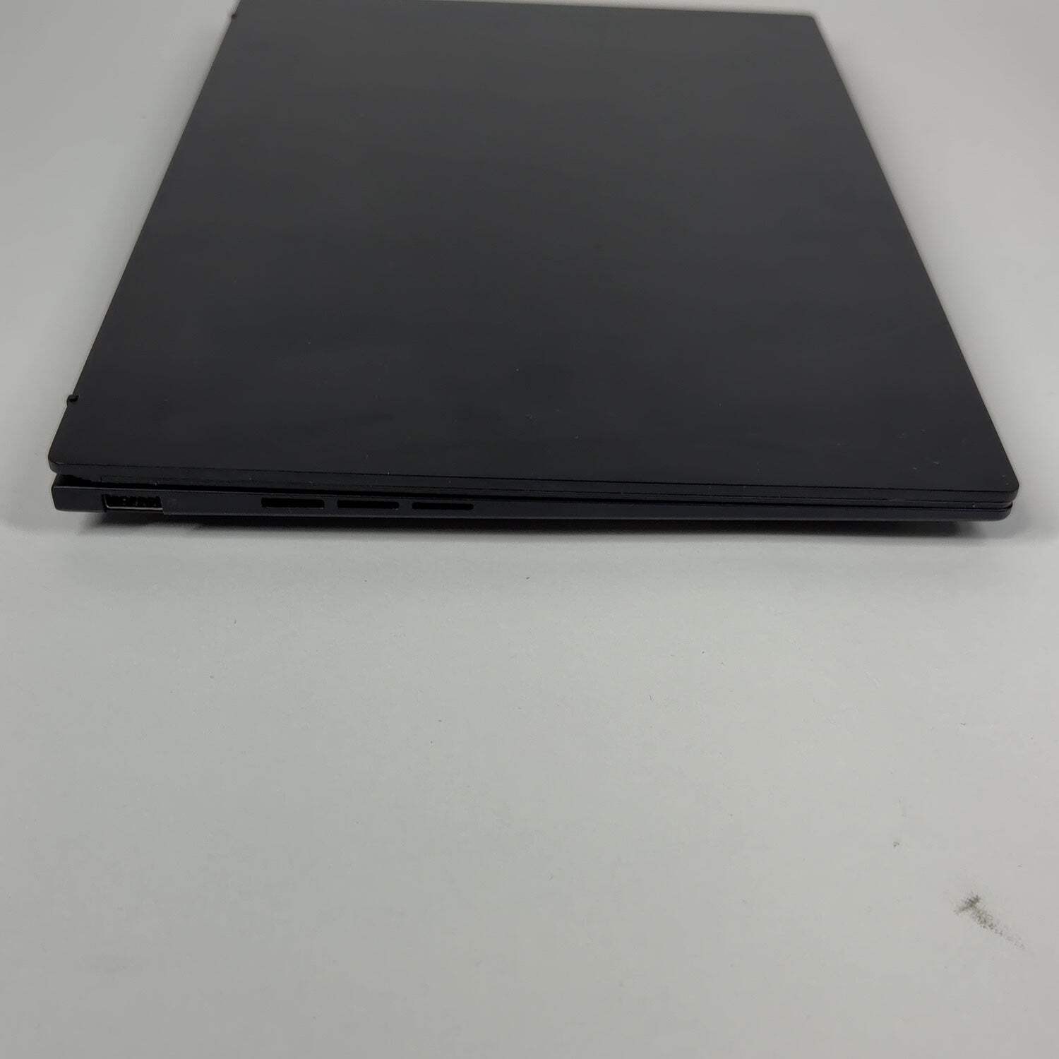 Asus Zenbook 14 UM3406H 14″ Ryzen 7 8840HS 3.3GHz 16GB RAM 512GB SSD