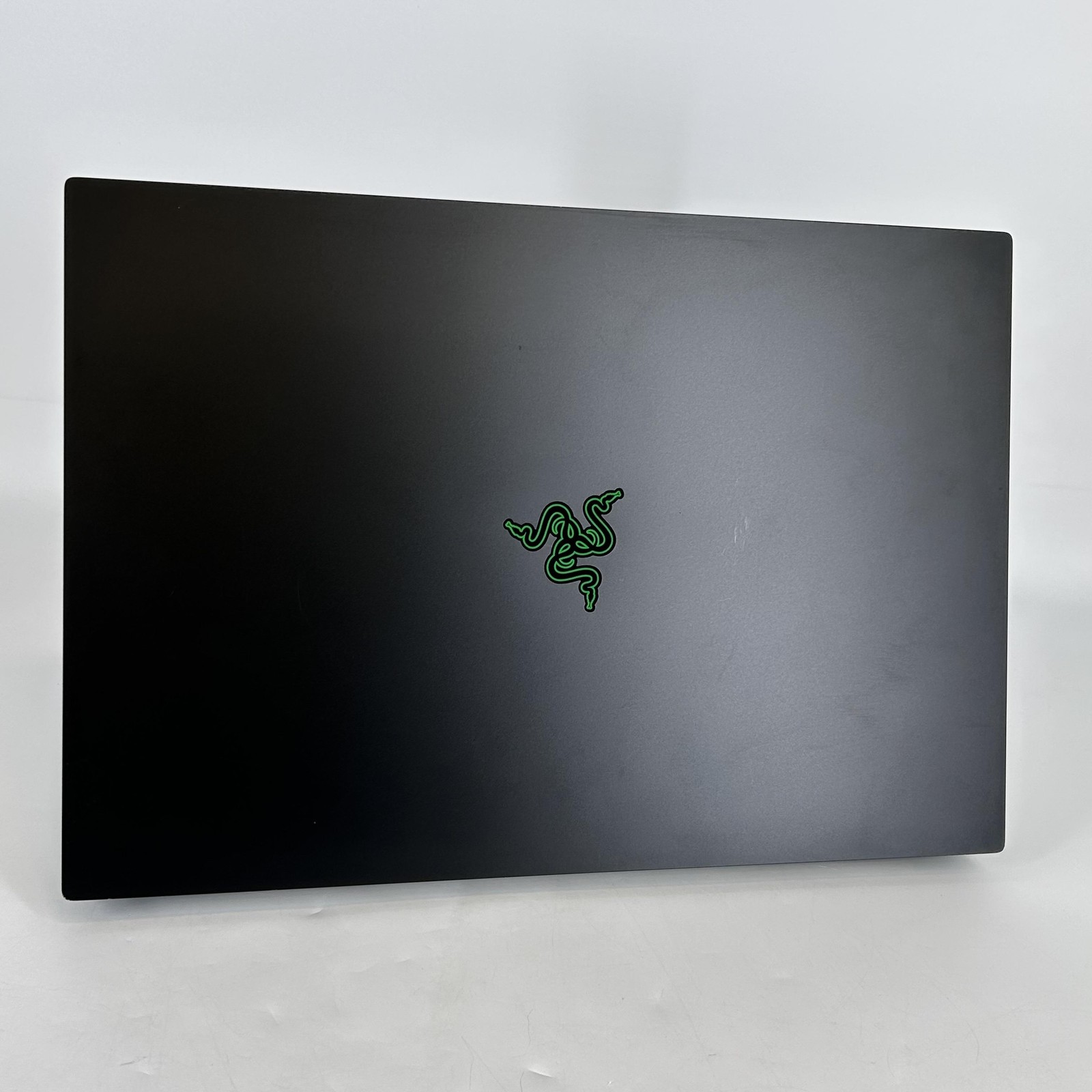 Razer Blade 18 240Hz QHD+ 2.2 GHz i9-13950HX 32GB 1TB SSD NVIDIA RTX 4060 Good