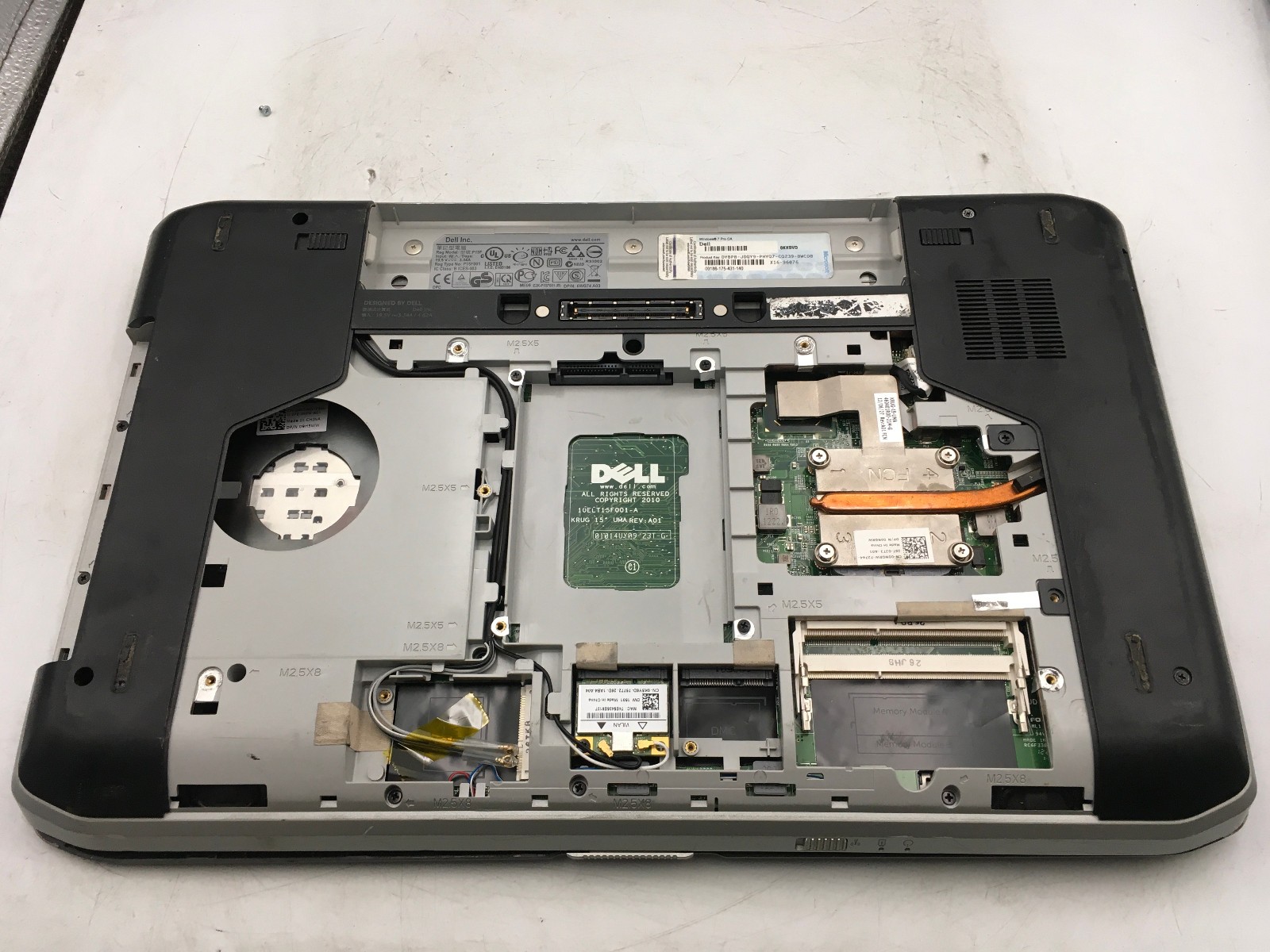 DELL LATITUDE E5520 -FOR PARTS- INTEL CORE I3 5TH GEN – NO RAM -BAD LCD-READ-BB