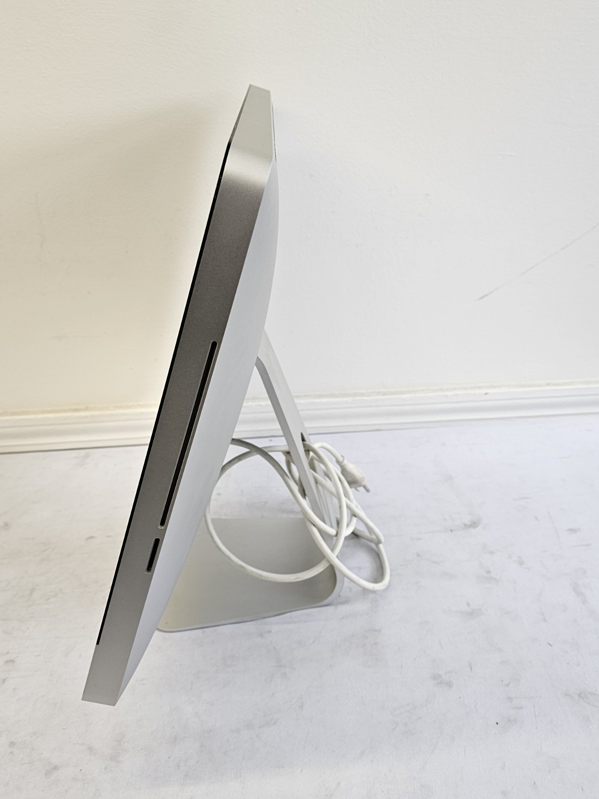 Apple iMac A1311 All-In-One Intel i5-2400S – 4GB RAM – 500GB HDD – OSX Lion READ