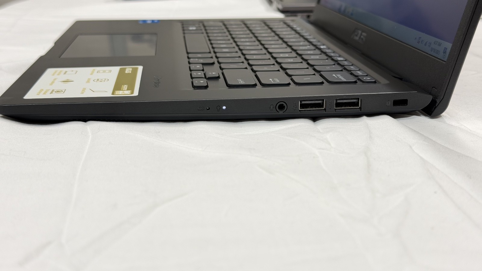 ASUS VivoBook 14″ HD i3-1115G4 3GHz Intel UHD Graphics 8GB RAM F1400EA-SB34