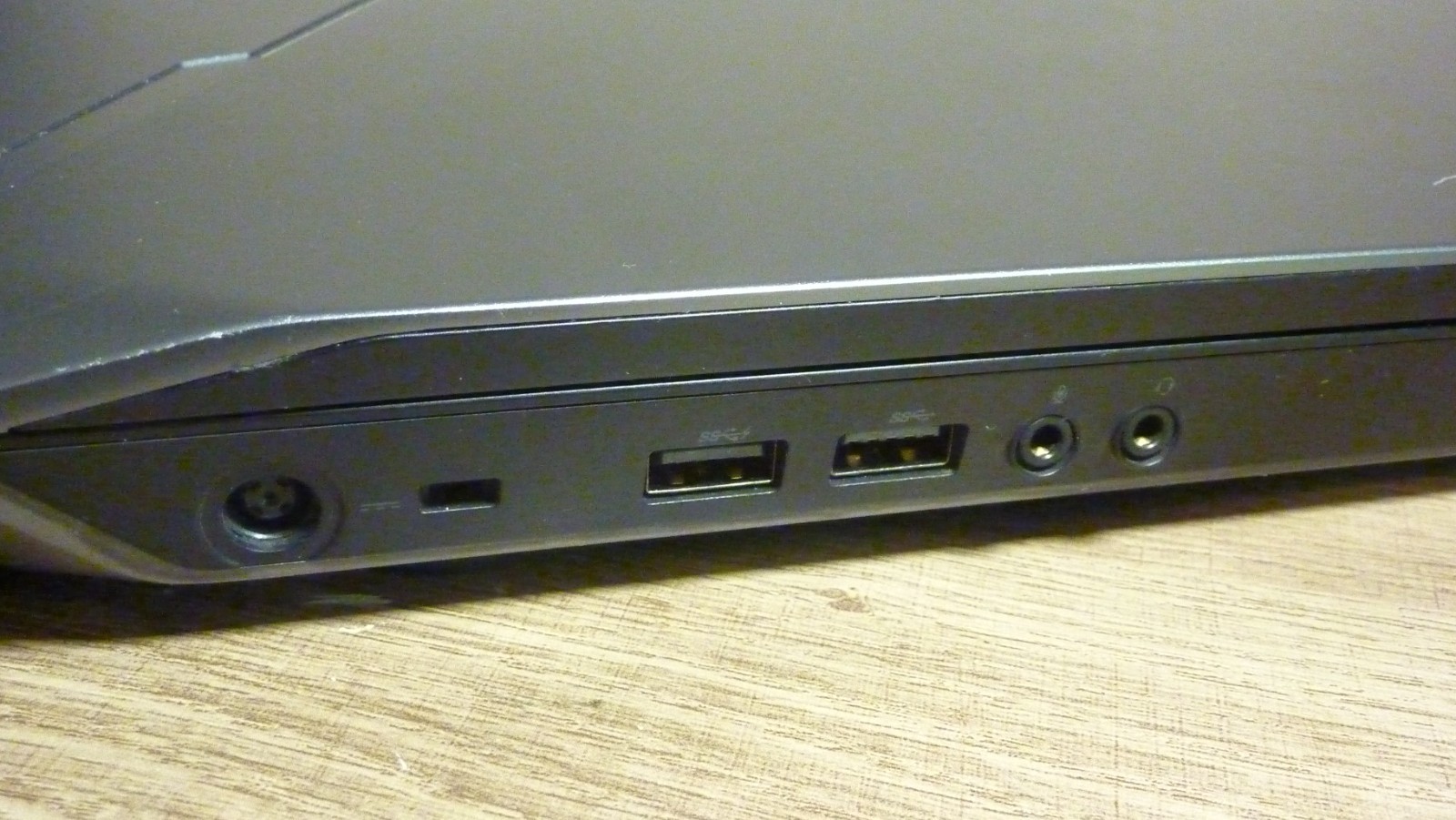 Dell Alienware 17 R3 Gaming Laptop i7-6700HQ GTX 1070 17.3″ for PARTS w/ AC