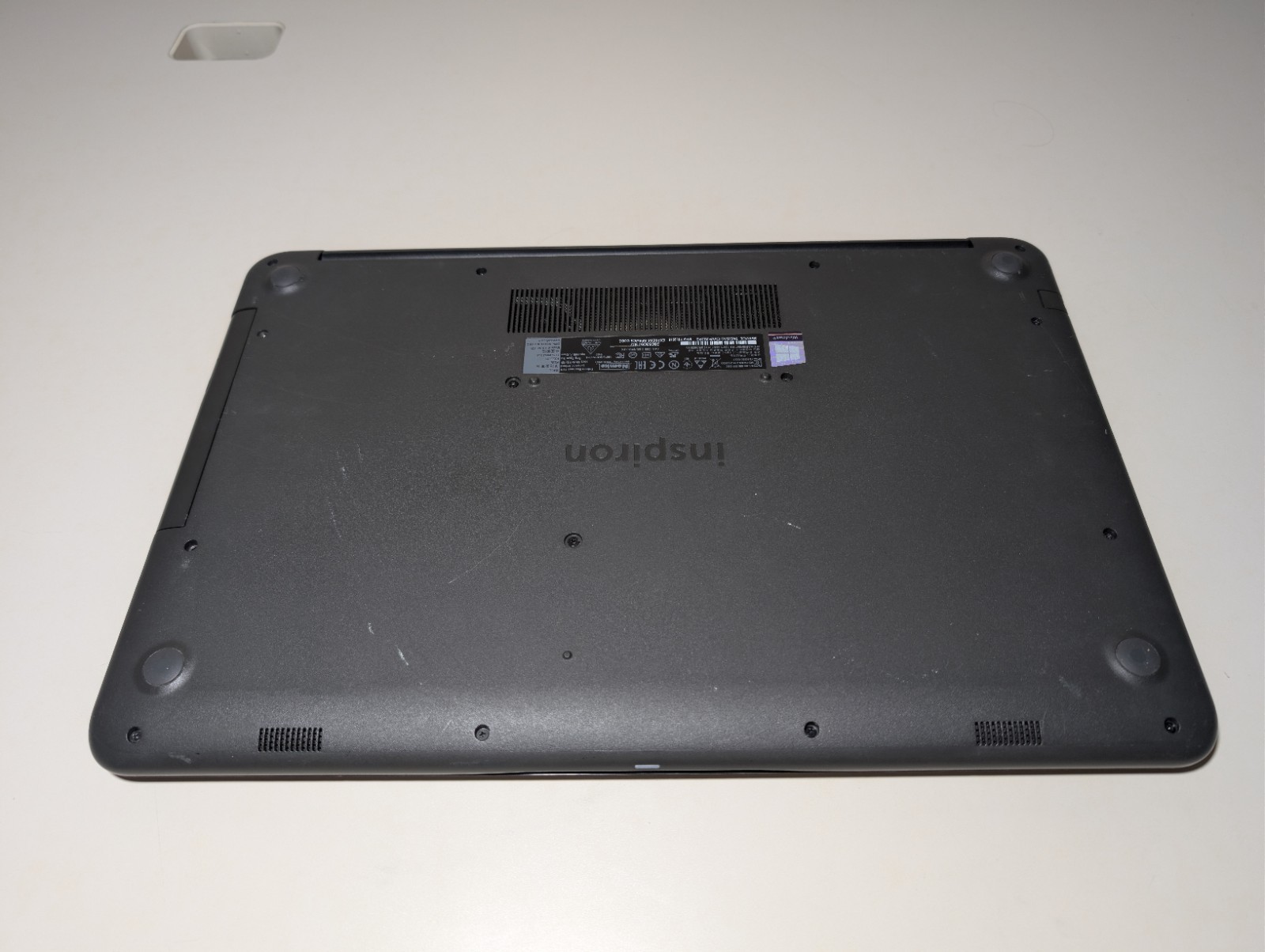 17″ DELL INSPIRON 5767 | i7-7500U 16GB RAM 256GB SSD | FHD AMD Radeon R7 Backlit