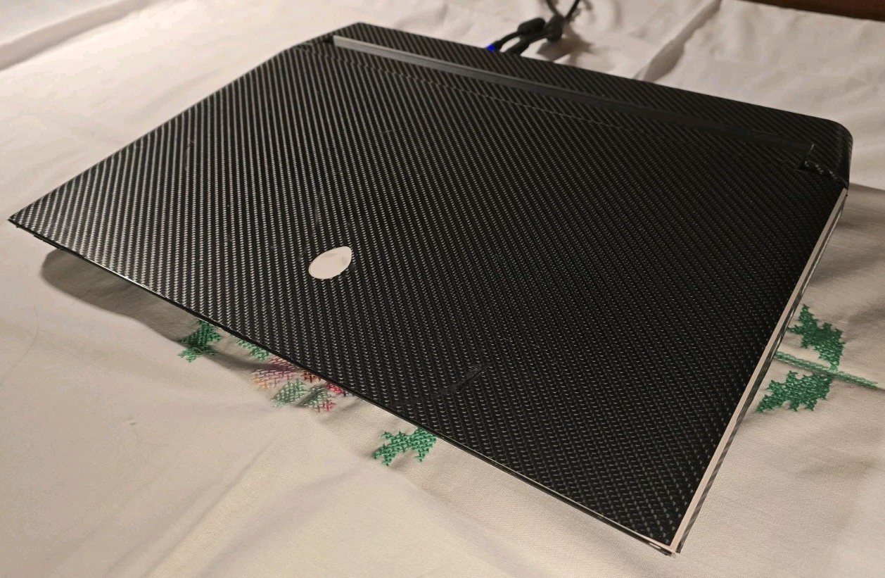 Alienware Area-51m R1 i7-9700K RTX 2070 16GB 256GB SSD 144Hz Excellent