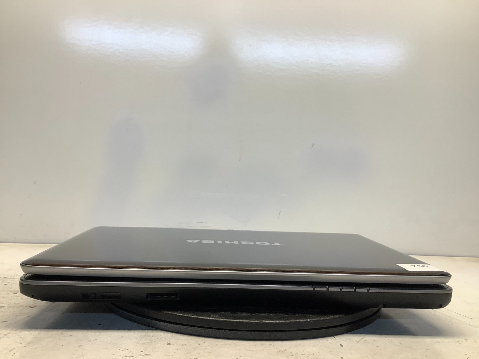 Toshiba Satellite A505-S6980 Intel Core 2 Duo T6600 2.2GHz 4 GB NO HDD CRACKED