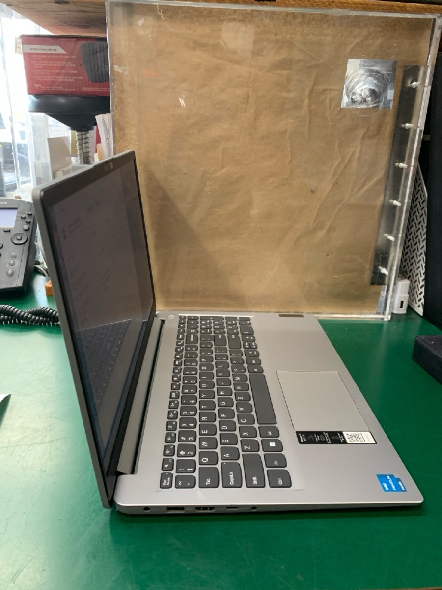 LENOVO IDEAPAD 1 – 15.6″ INTEL SILVER 8GB RAM 256GB SSD. (E10050117)