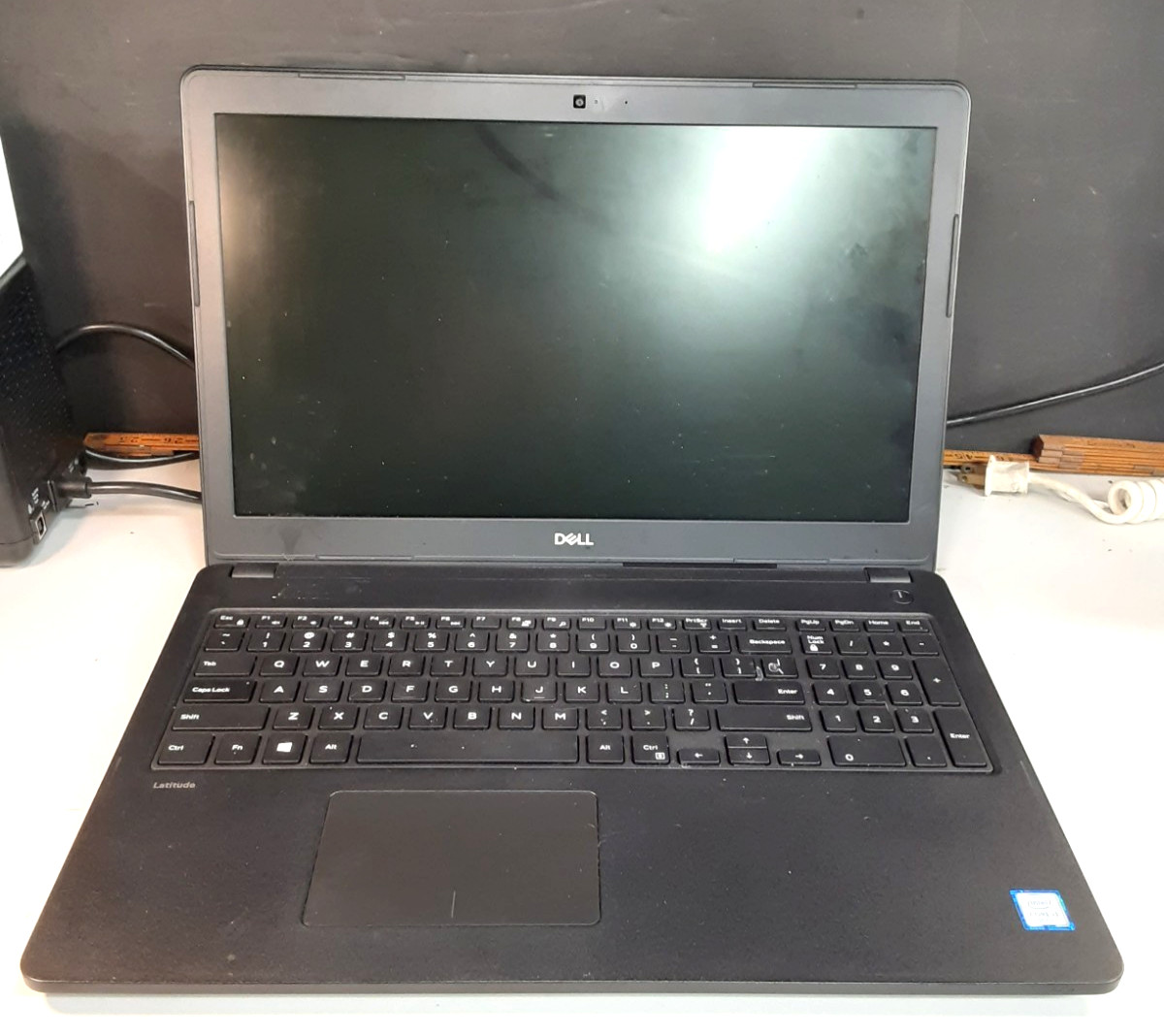 15″ Dell Latitude 3580 – i3-6006U – FOR PARTS – NO RAM – NO HDD #515 CRACKED SCR