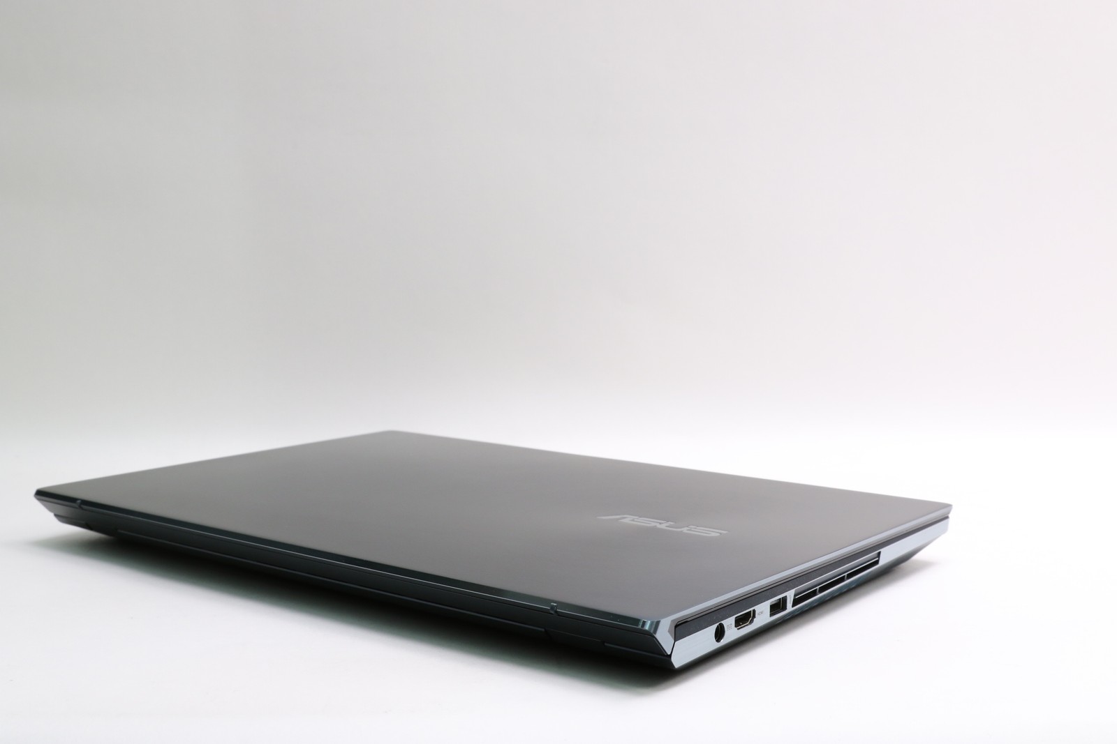15″ 4K ASUS ZenBook Pro Duo UX581GV, i7-9750H, 16GB, 1TB SSD, RTX 2060, Touch!