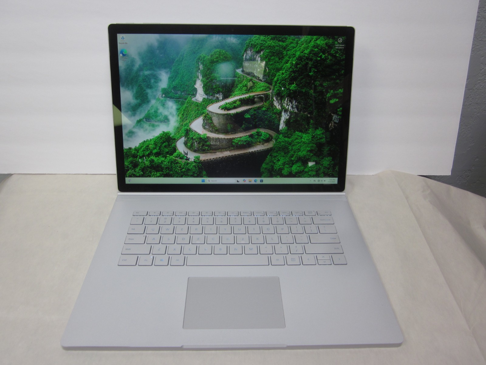 Microsoft Surface Book 2 1793 I7-8650U @ 1.9GHz 1TB 16GB WIN11PRO TOUCH GTX 1060