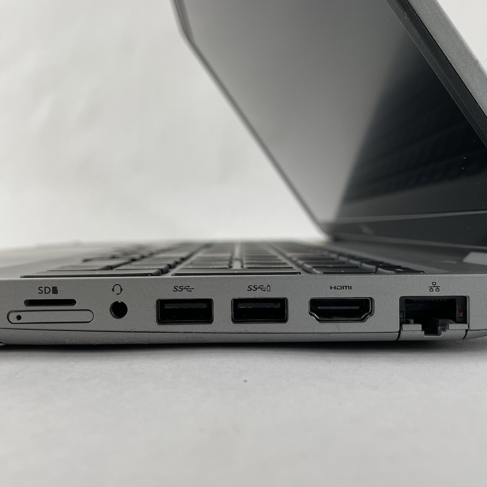 Dell Precision 3551 15.6″ i7-10750H 2.60 GHz 16 GB RAM No SSD/OS/AC