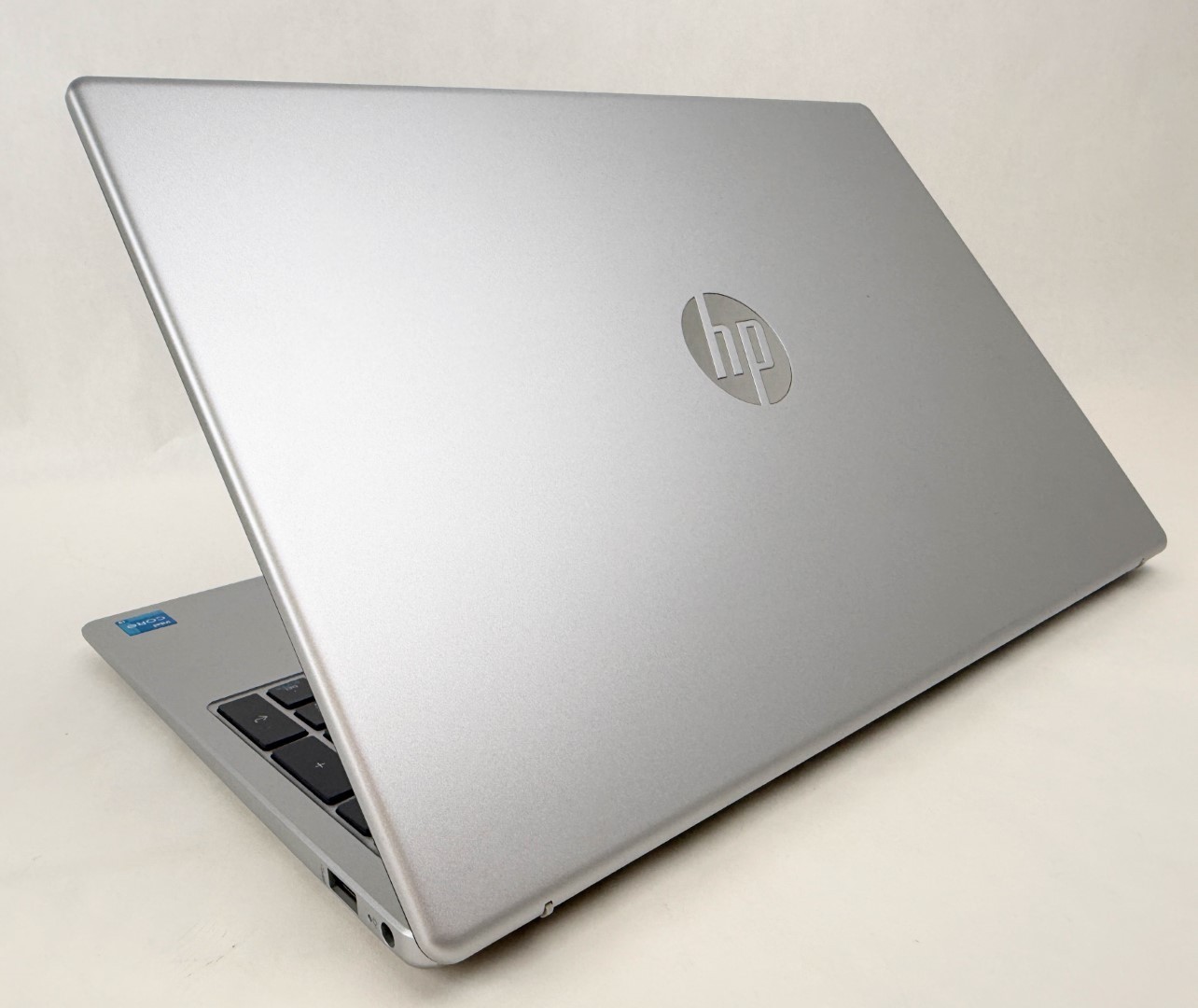 HP 15-fd0083ca 15.6″ FHD Touch i3-1315U 16GB 512GB SSD W11H