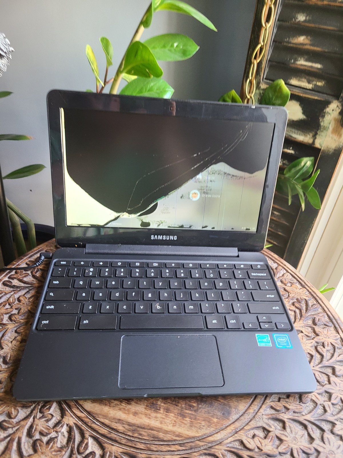 Samsung Chromebook 3 XE500C13 Broken Screen Powers On Parts Repair No Charger