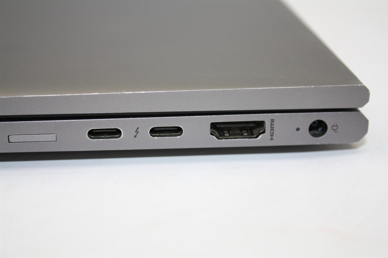 14″HP ZBook Firefly G8 i5-1145G7 2.60GHz RAM 16GB NVMe 256GB/Cosmetic issue