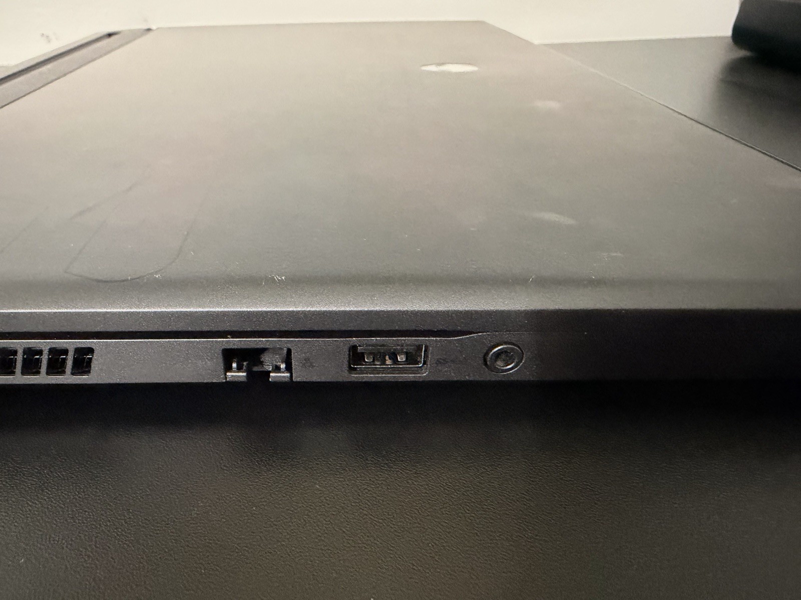 Alienware M17 R2 17.3″ i7-9750H 2.6GHz 16GB RAM 256GB SSD GeForce RTX 2070 Max-Q