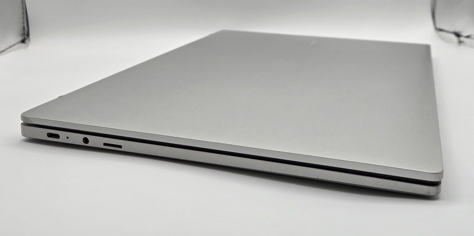 Samsung NP340Xla Snapdragon 7c Gen 2 @2.55Ghz 4Gb 128Gb Storage Window 11