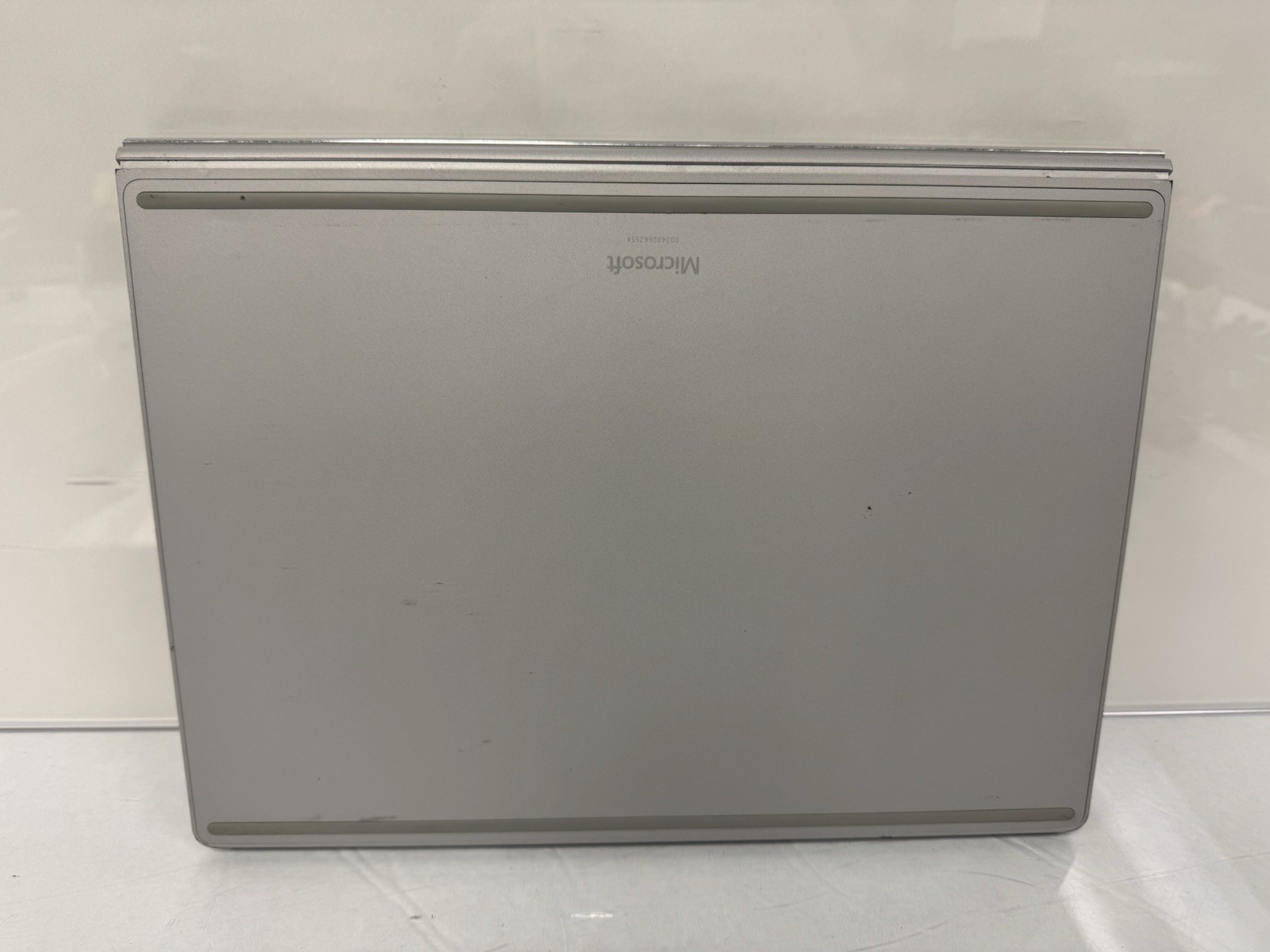 Microsoft Surface Book 1st Gen. 13.5″ Intel i5-6300U @2.40GHz 8GB Ram 256GB SSD