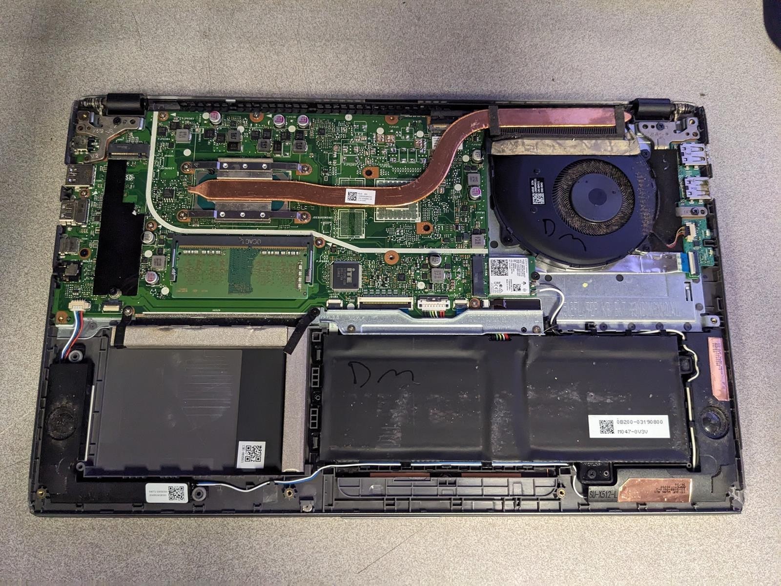 ASUS VIVOBOOK F512J i3-1005G1 @ 1.20 GHz, 8GB RAM, NO HDD/OS – (FOR PARTS)