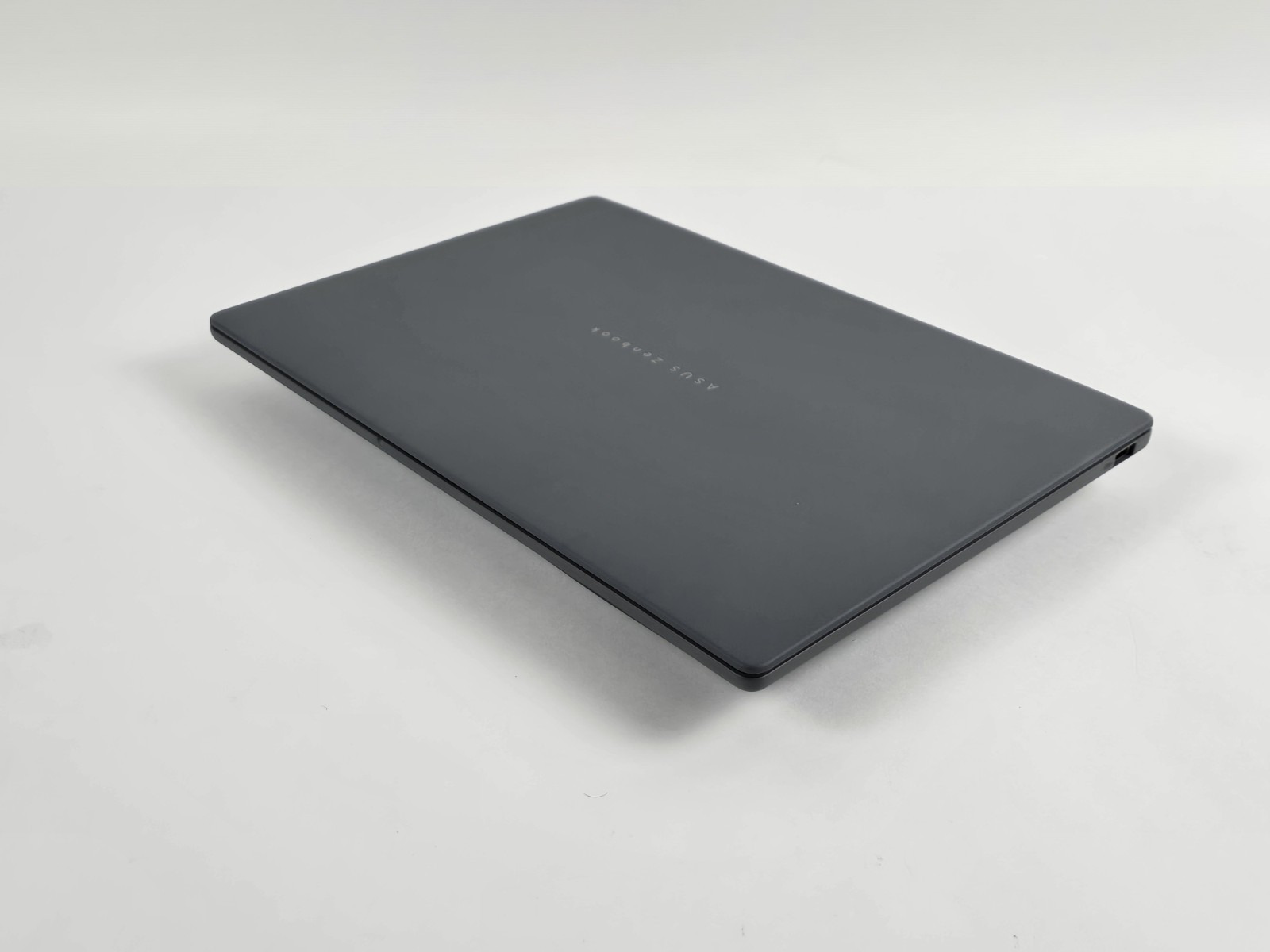 ASUS Zenbook A14 UX3407 14″ FHD+ OLED Snapdragon X 32GB 1TB SSD – Good