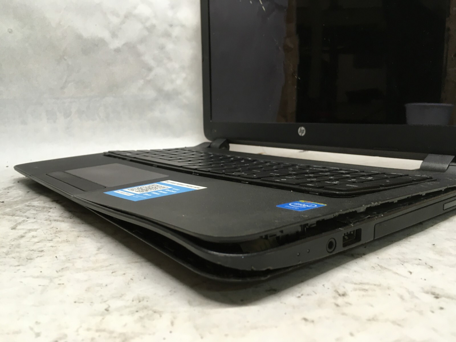 HP 15 – f211wm 15″ (AS IS) – Intel Celeron N2840 – JZ