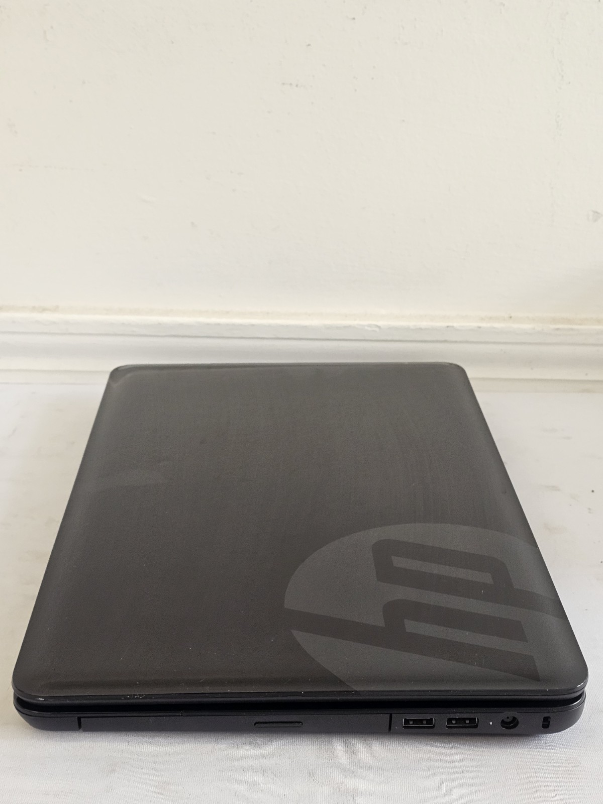 HP Notebook 2000 Laptop – AMD A6-5200 – 4GB RAM – 500GB HDD BAD BATT Windows 10