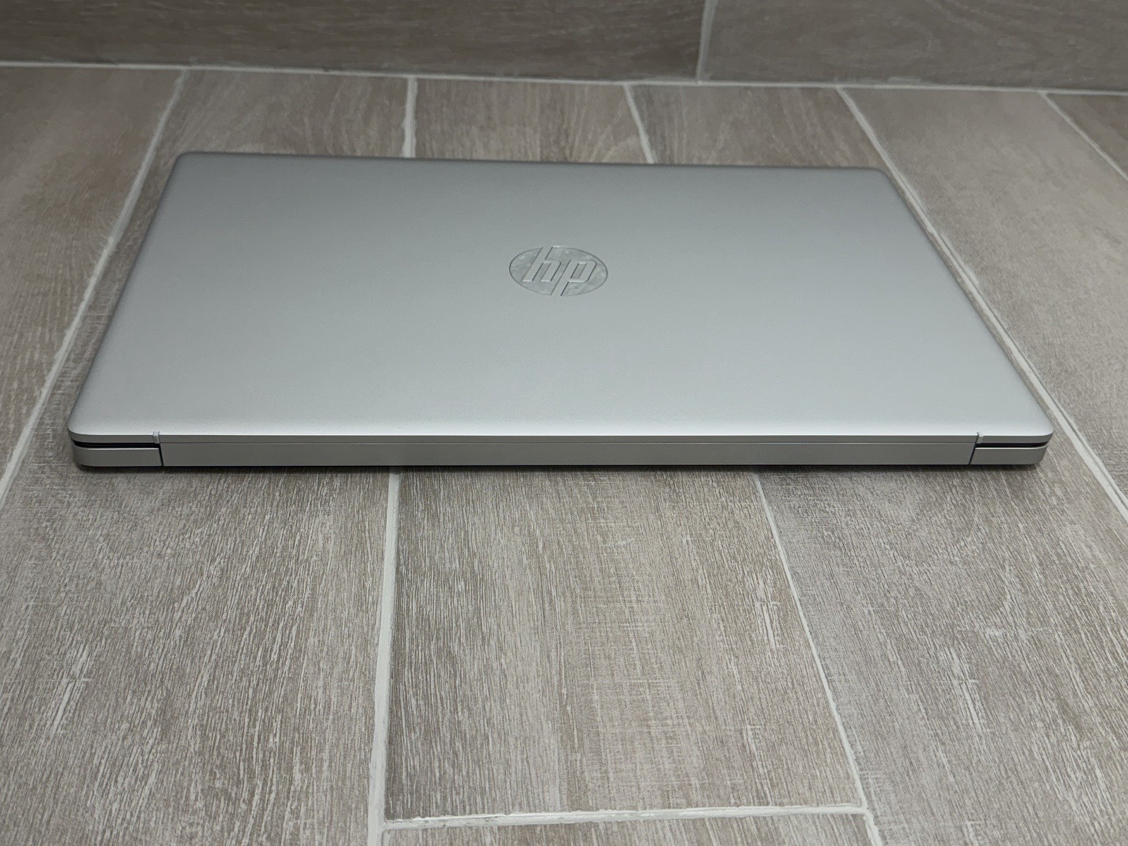 HP Laptop 17-CP2196NR 17.2″ AMD Ryzen 3 7320U 8GB RAM 512GB NVMe SSD Win-11
