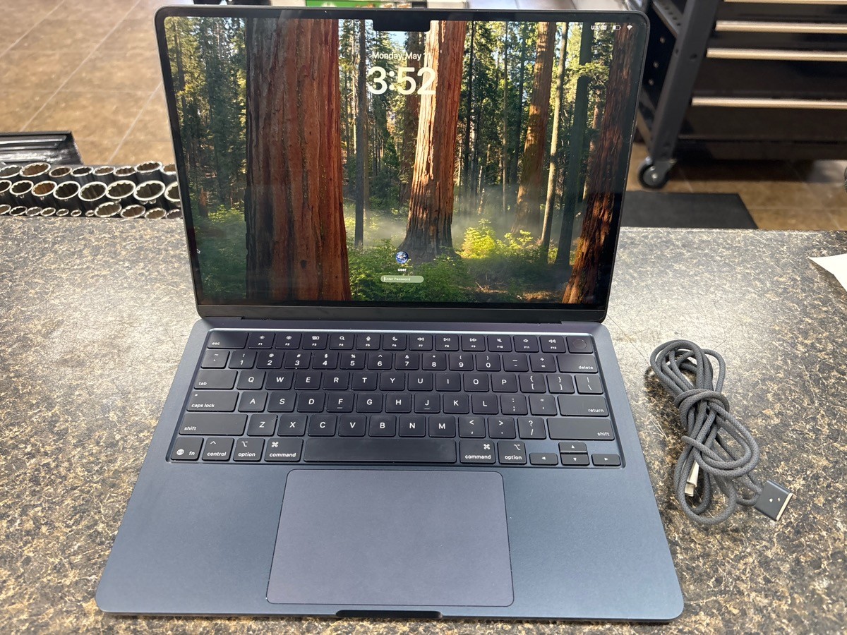 APPLE MACBOOK AIR A3240 LAPTOP OS 13″ 4.5GHZ 16GB RAM 256GB SSD (QUI005077)