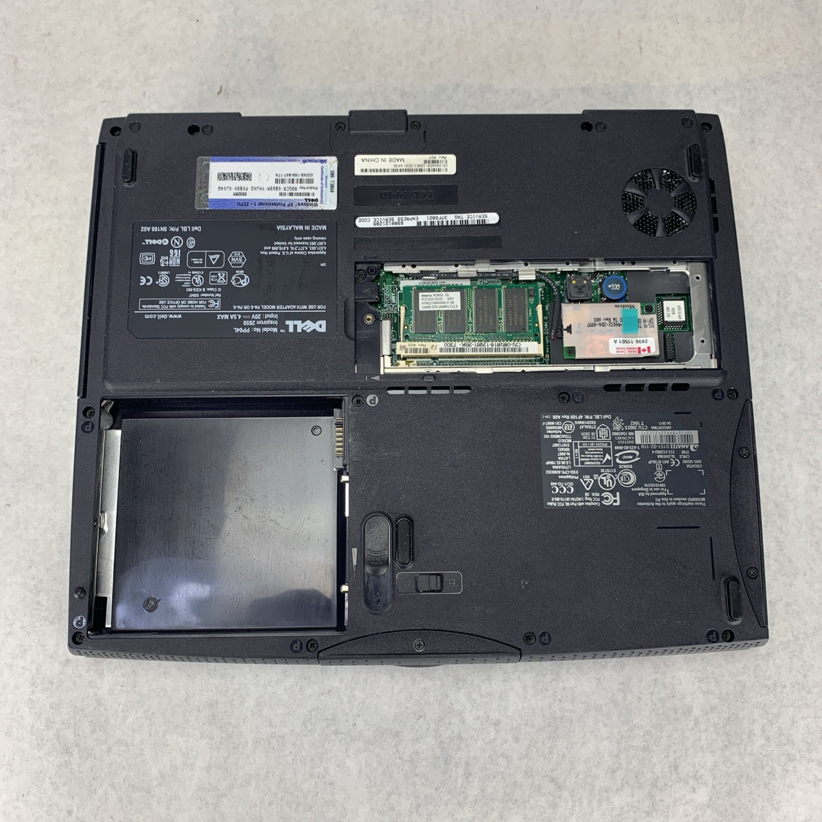 Dell Inspiron 2650 Intel Pentium 4 256MB RAM 14″ No Battery No HDD No OS