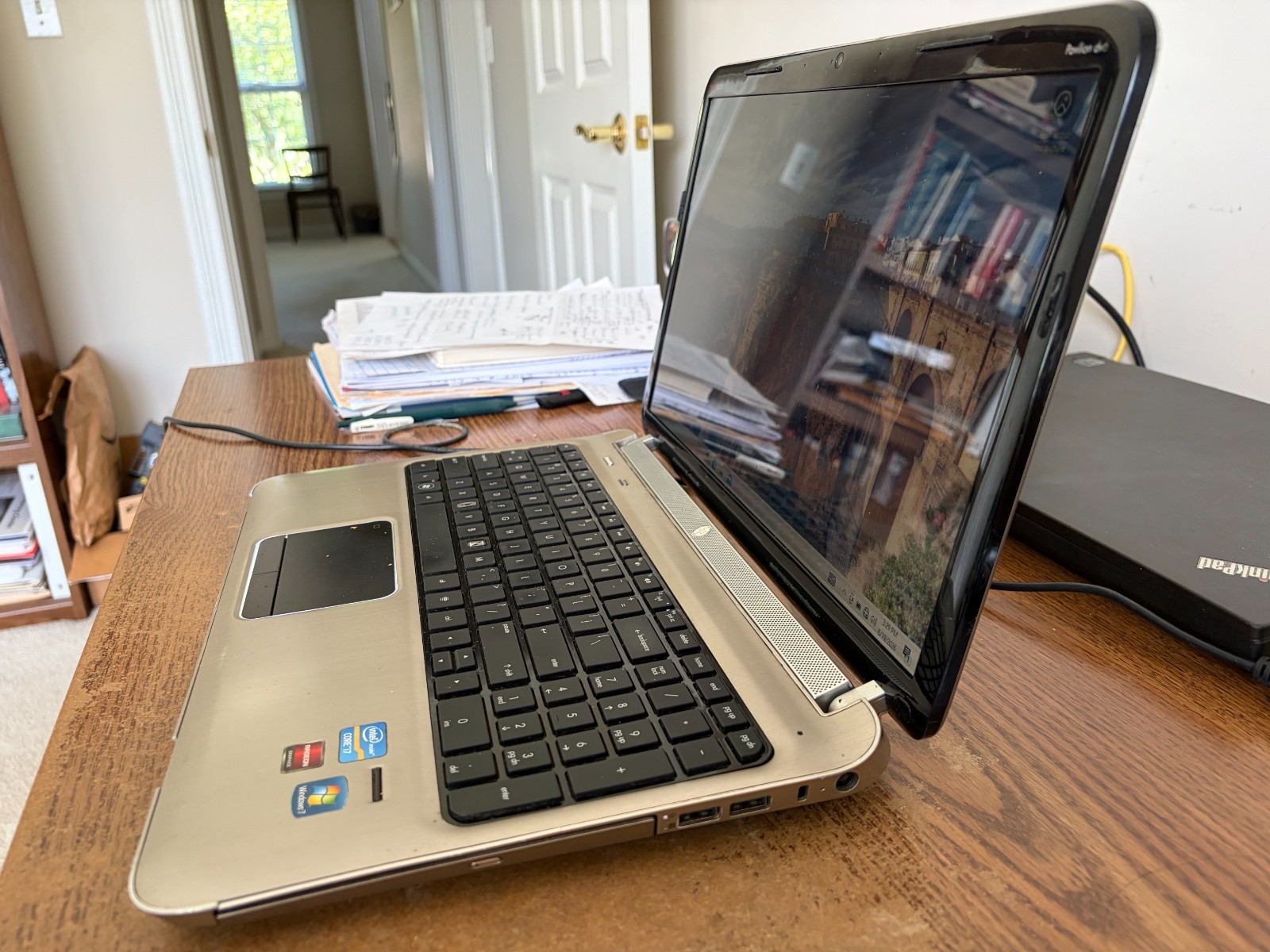 HP Pavilion DV6 15.6″ I7-2670QM 2.2GHz 8GB RAM Silver Metal Looking