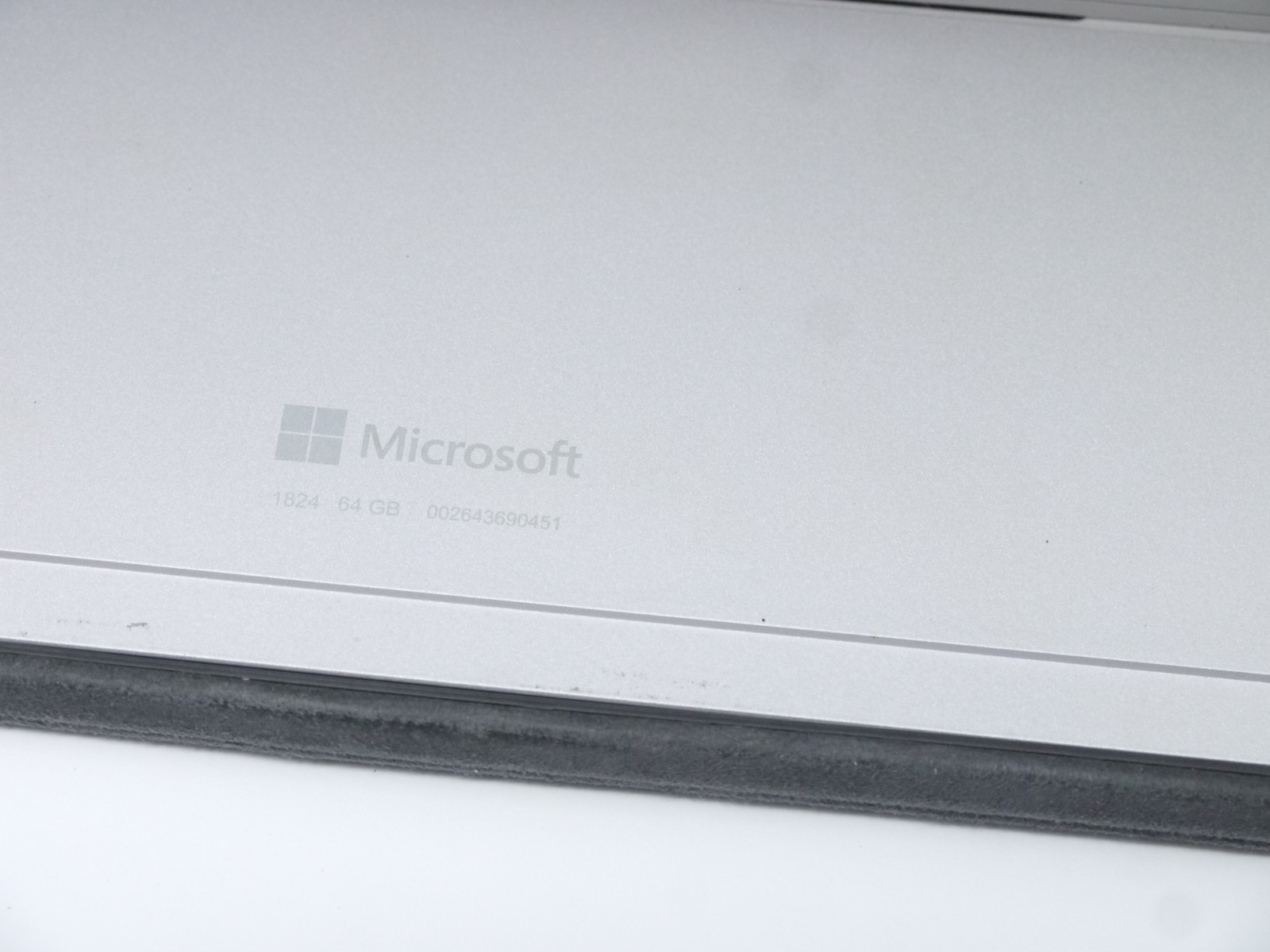 Microsoft Surface Go 1824 10″ Windows 11 64GB Tablet – Working / Dead Battery