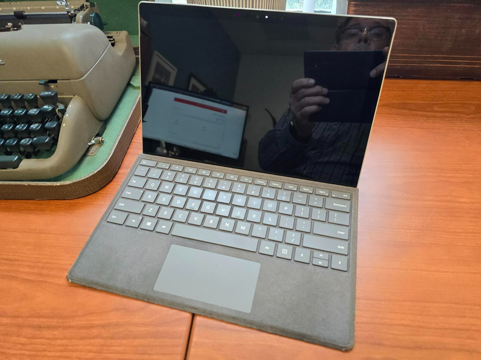 Microsoft Surface pro 6 i5 8gb RAM 128gb with Acalantra Keyboard and Charger