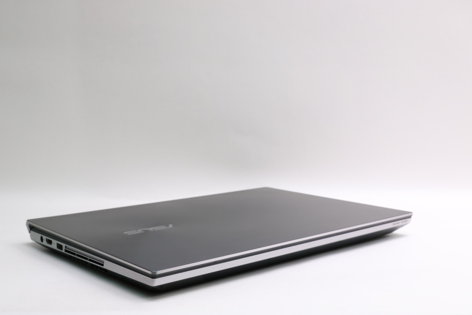 Read! 15″ Asus Zenbook Pro Duo Ux581gv, i7-9750H, 16GB, 1TB SSD, RTX 2060, Touch