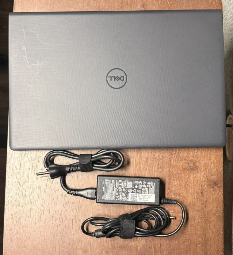 Dell Vostro 15 3530 Laptop i5-1334U 32GB RAM 1TB NVMe Windows 11 Pro w/Charger
